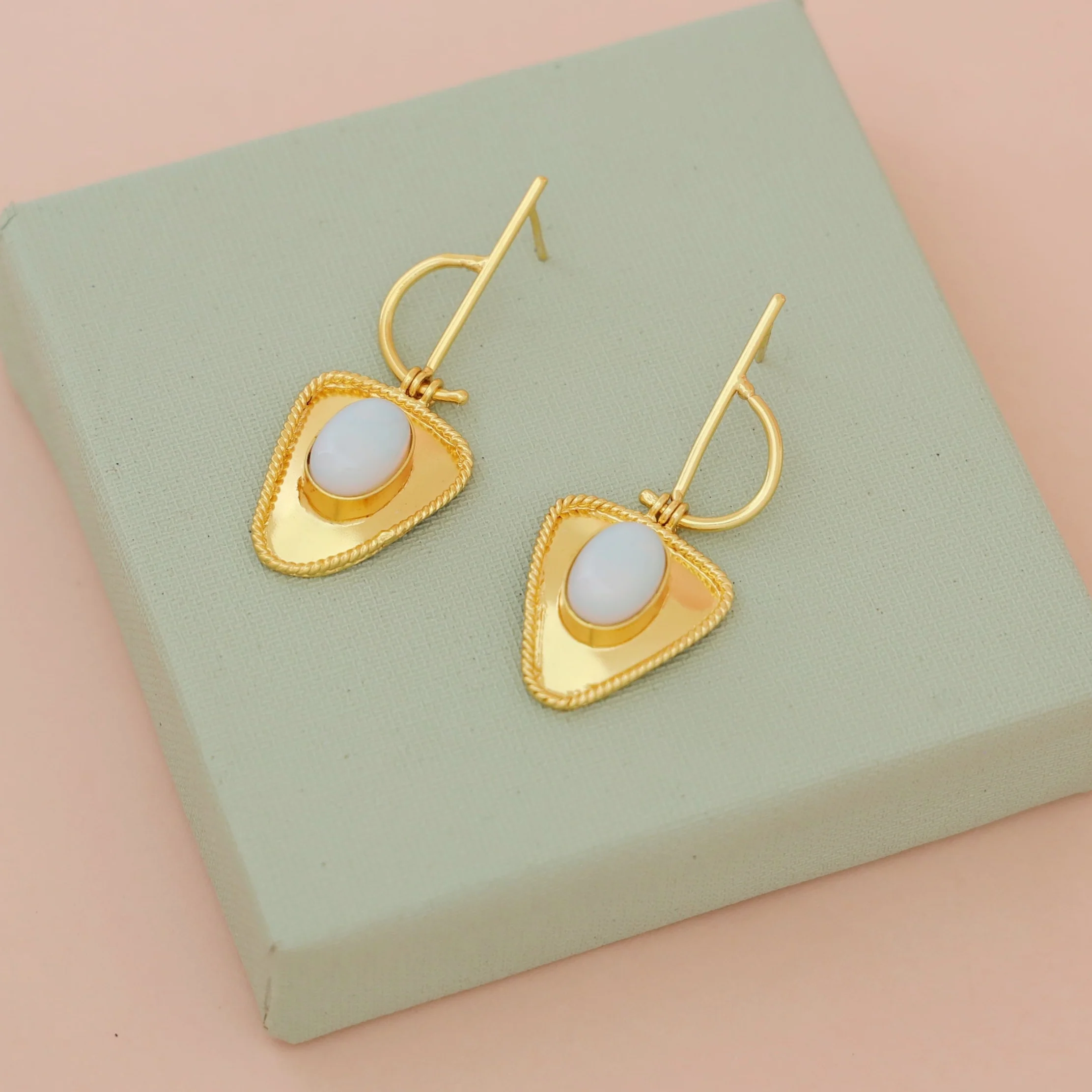 Golden Stick Inverted Triangle Oval Glossy Stone Earring - Image 3