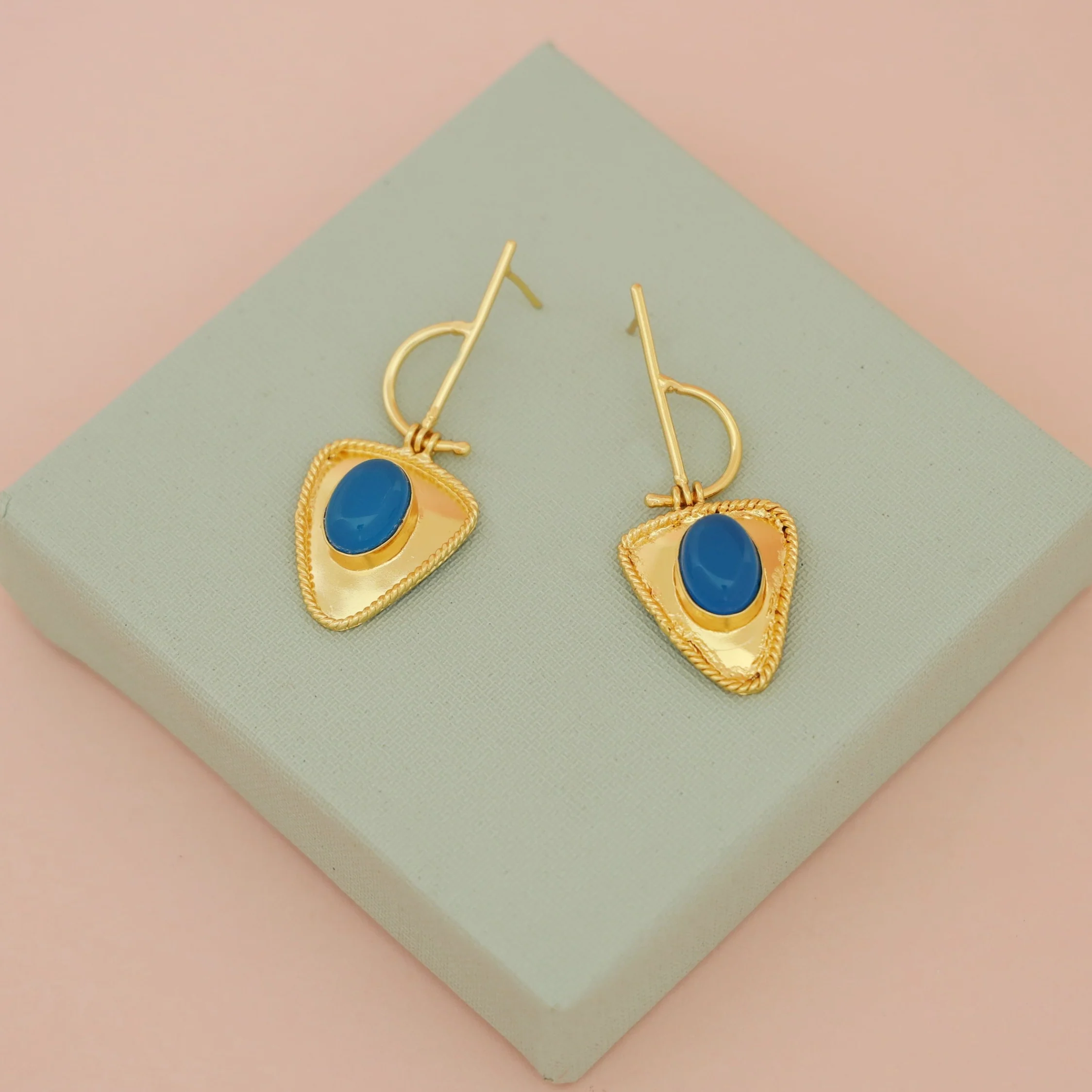 Golden Stick Inverted Triangle Oval Glossy Stone Earring - Image 5