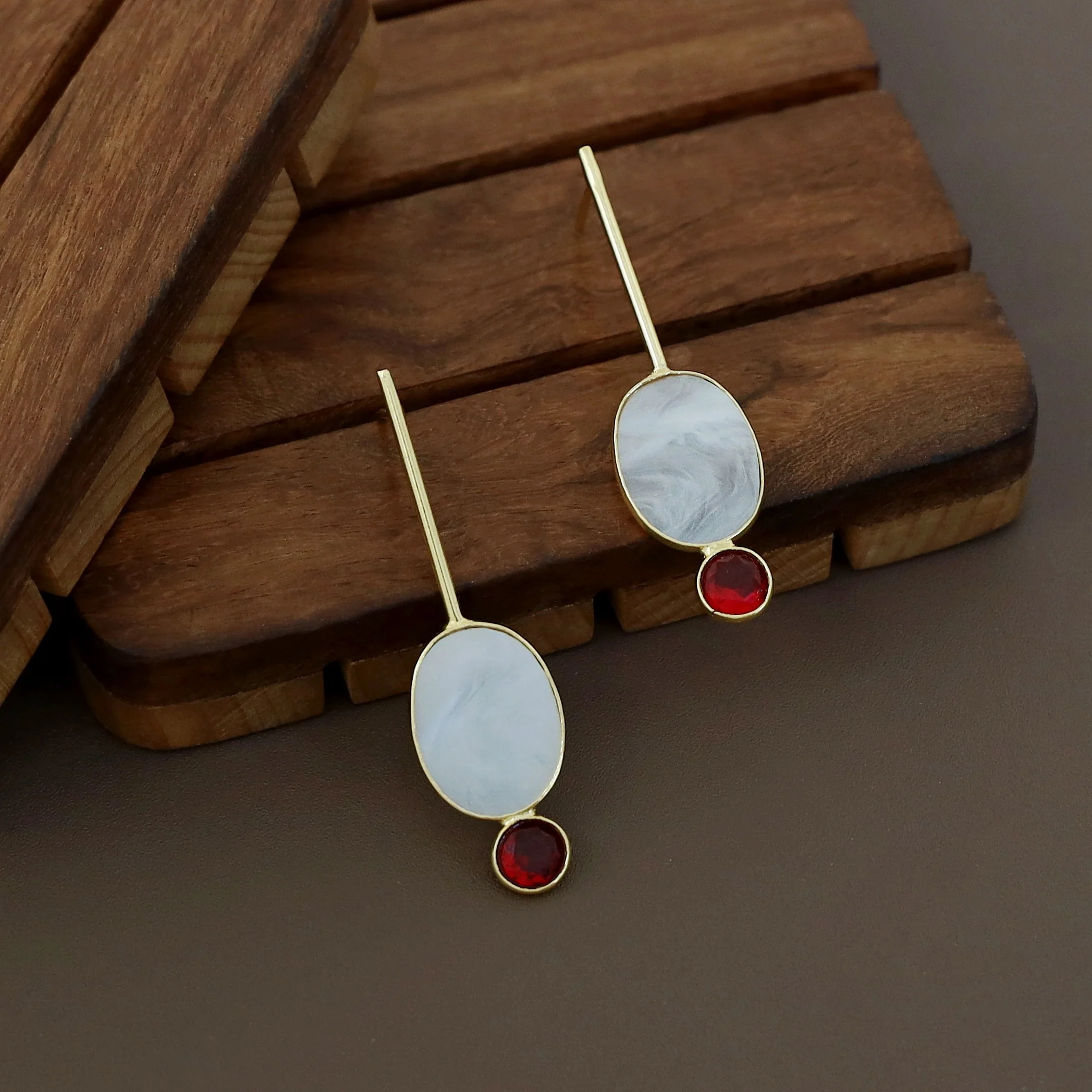 Lirisha Golden Stick MOP And Glossy Earring - Image 9