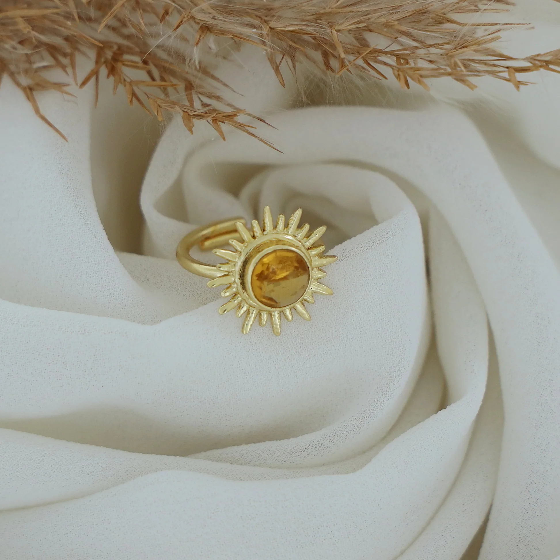 Jyoti Golden Sun Circle Stone Ring - Image 14