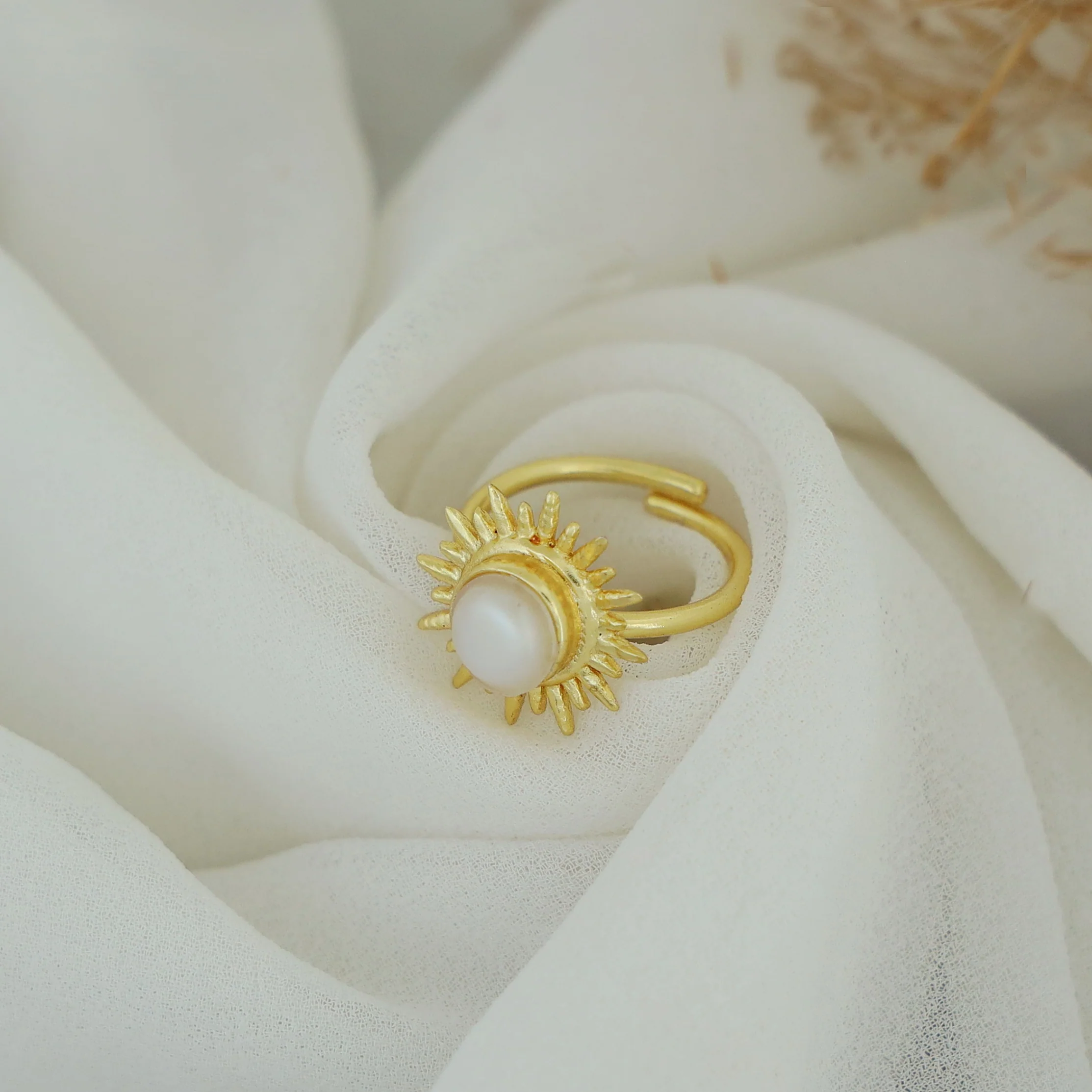 Jyoti Golden Sun Circle Stone Ring - Image 7