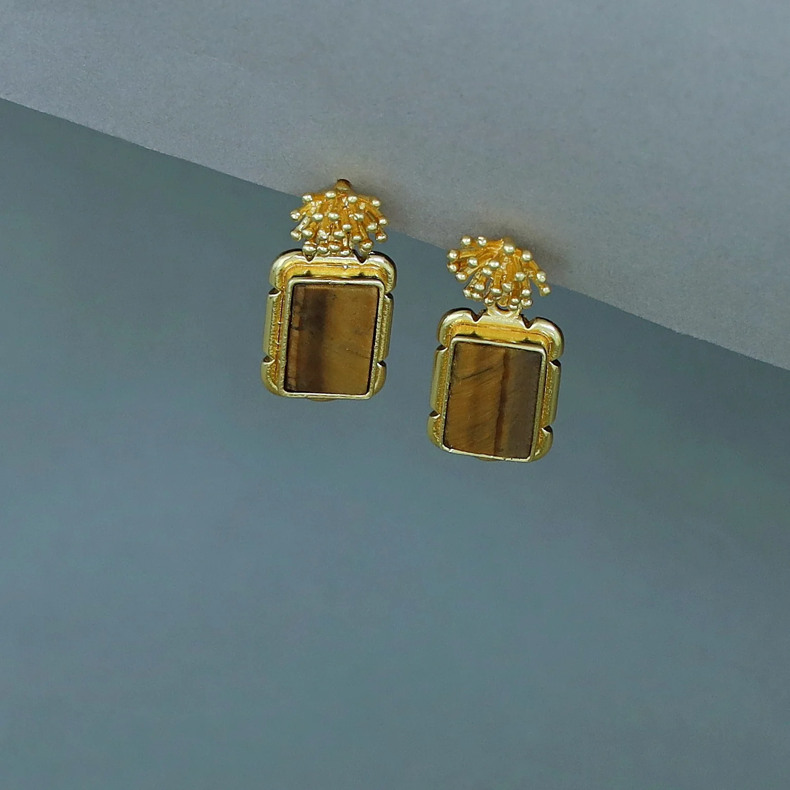 Golden Sunburst Flower Rectangle Raw Stone Earring - Image 7