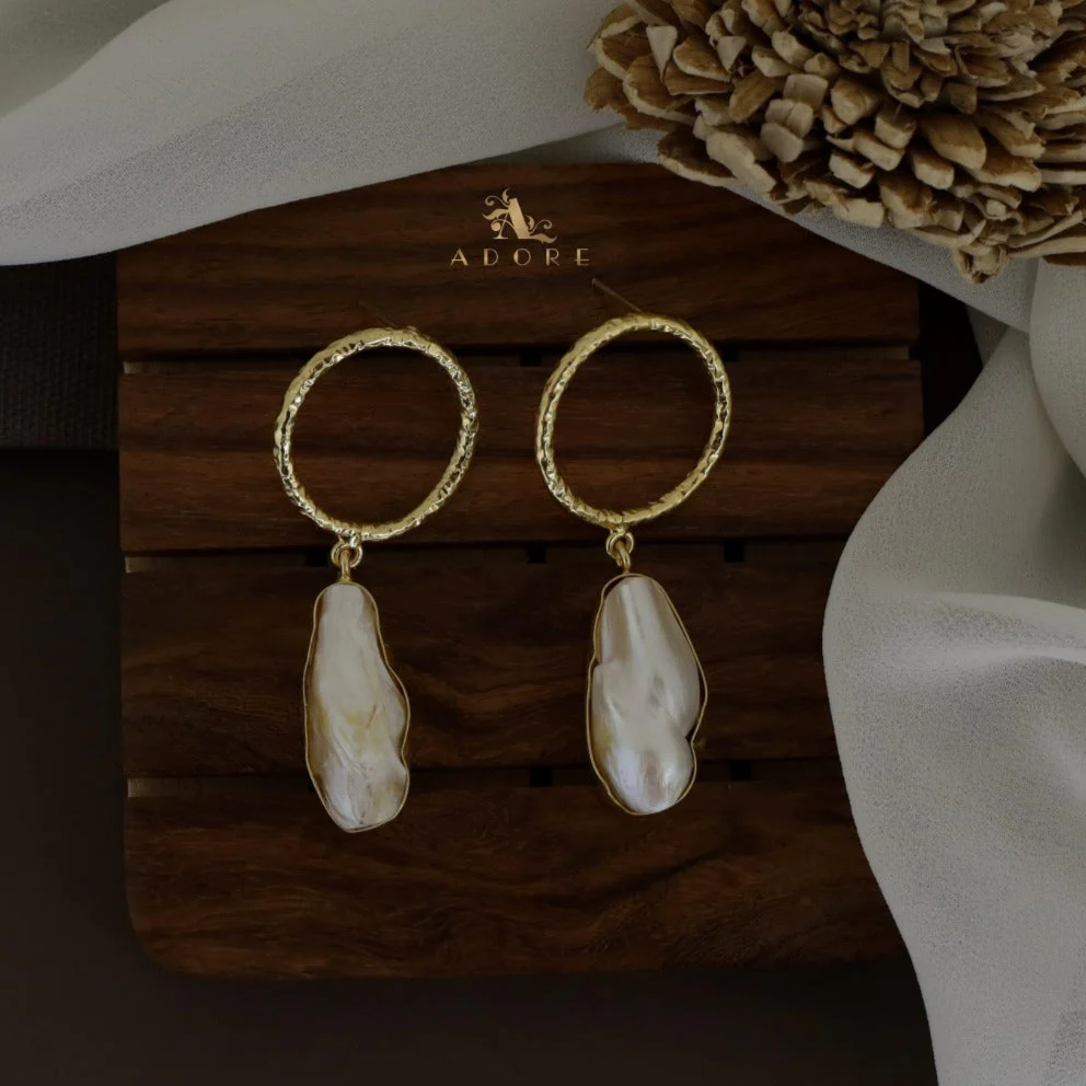 Golden Textured Circle Baroque Earring - Image 3