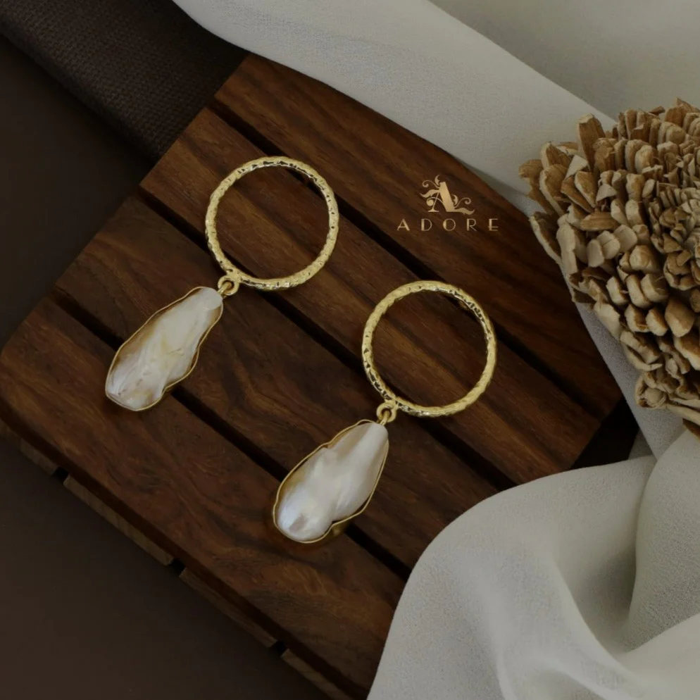 Golden Textured Circle Baroque Earring - Image 4