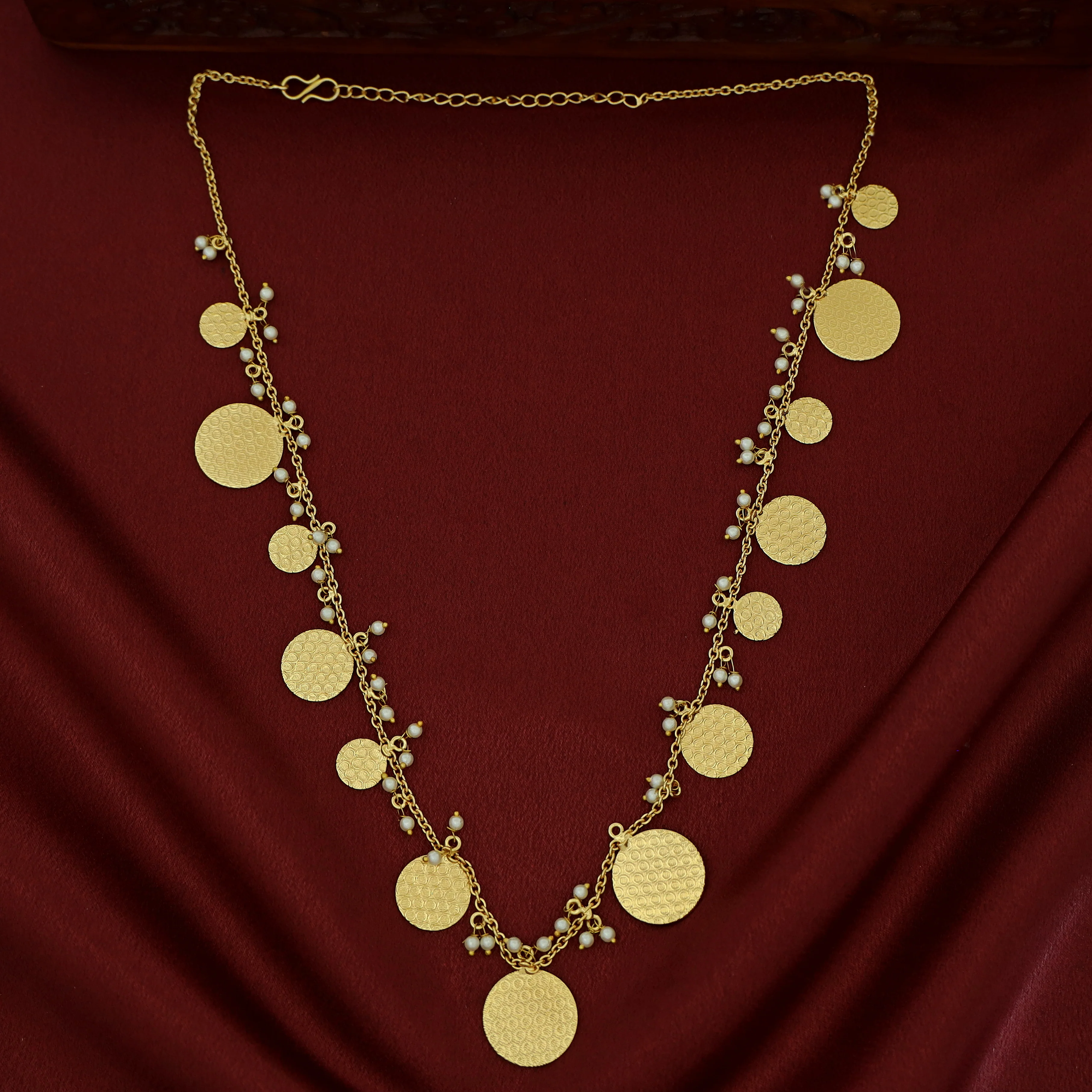 Uditi Golden Textured Circle Pearl Neckpiece - Image 3