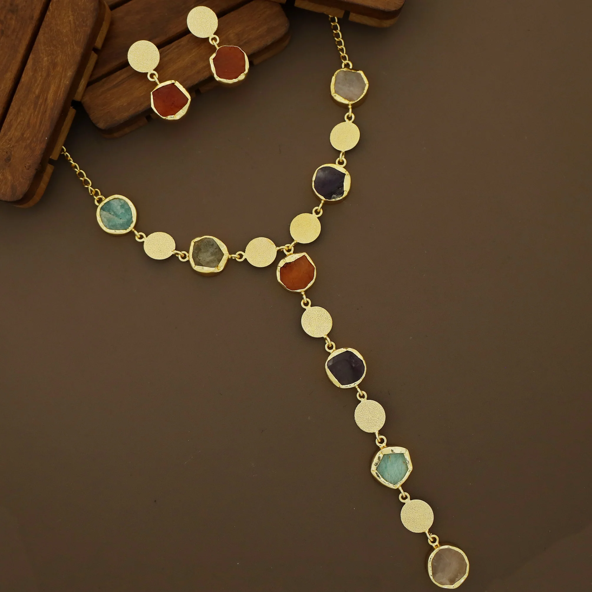 Golden Textured Circle Raw Stone Neckpiece With Earring - Image 6