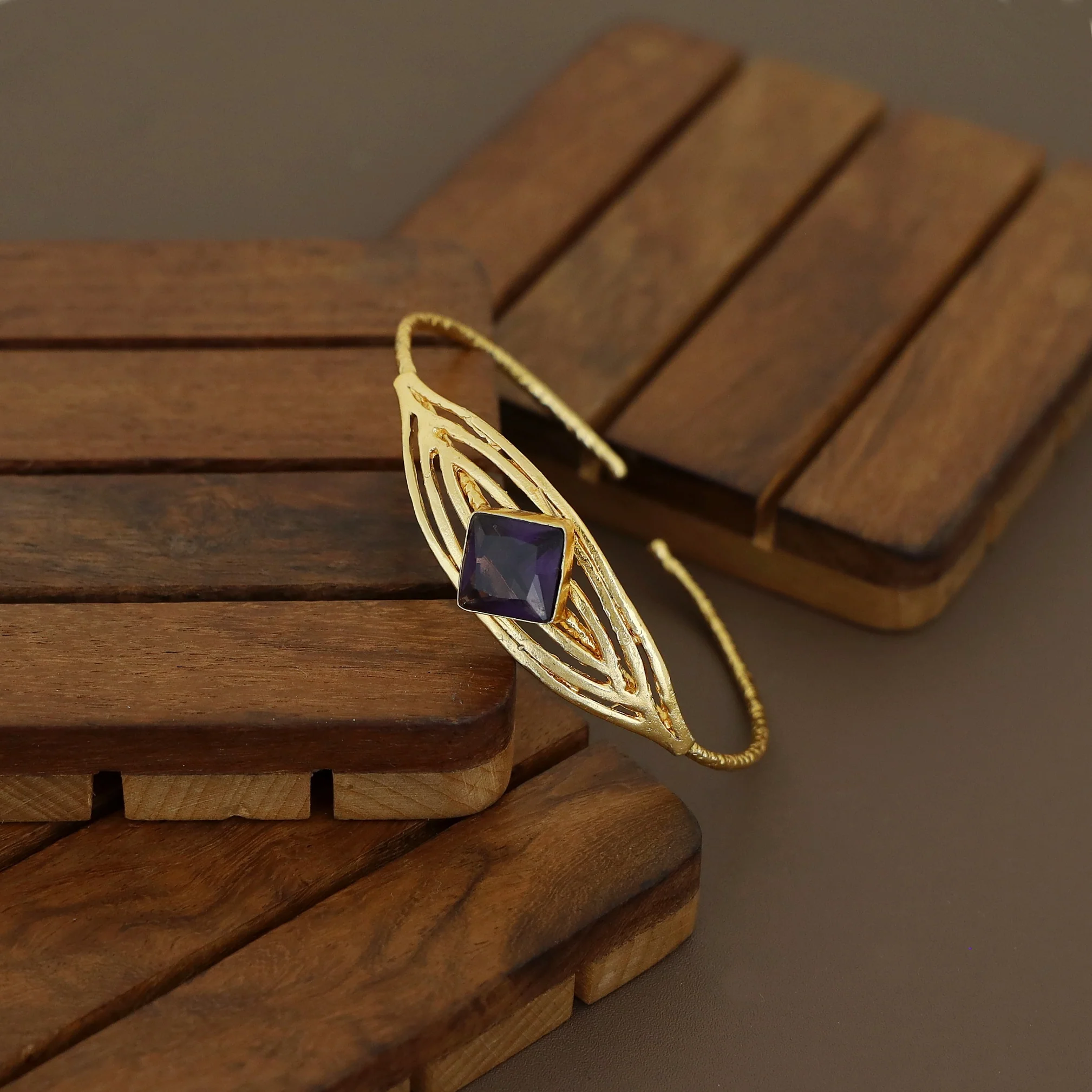 Golden Textured Diamond Glossy Stone Bangle - Image 3