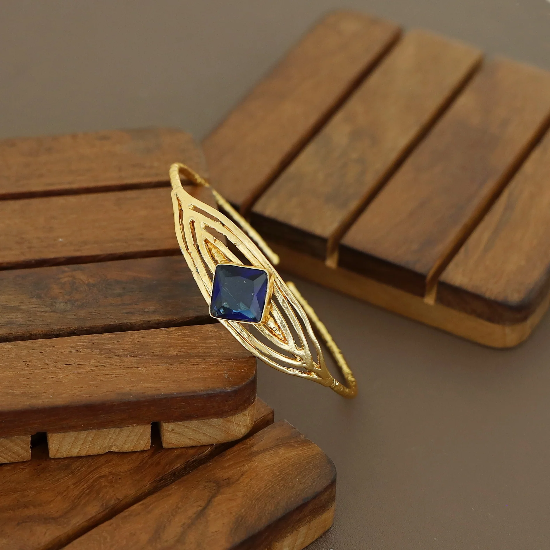 Golden Textured Diamond Glossy Stone Bangle - Image 9