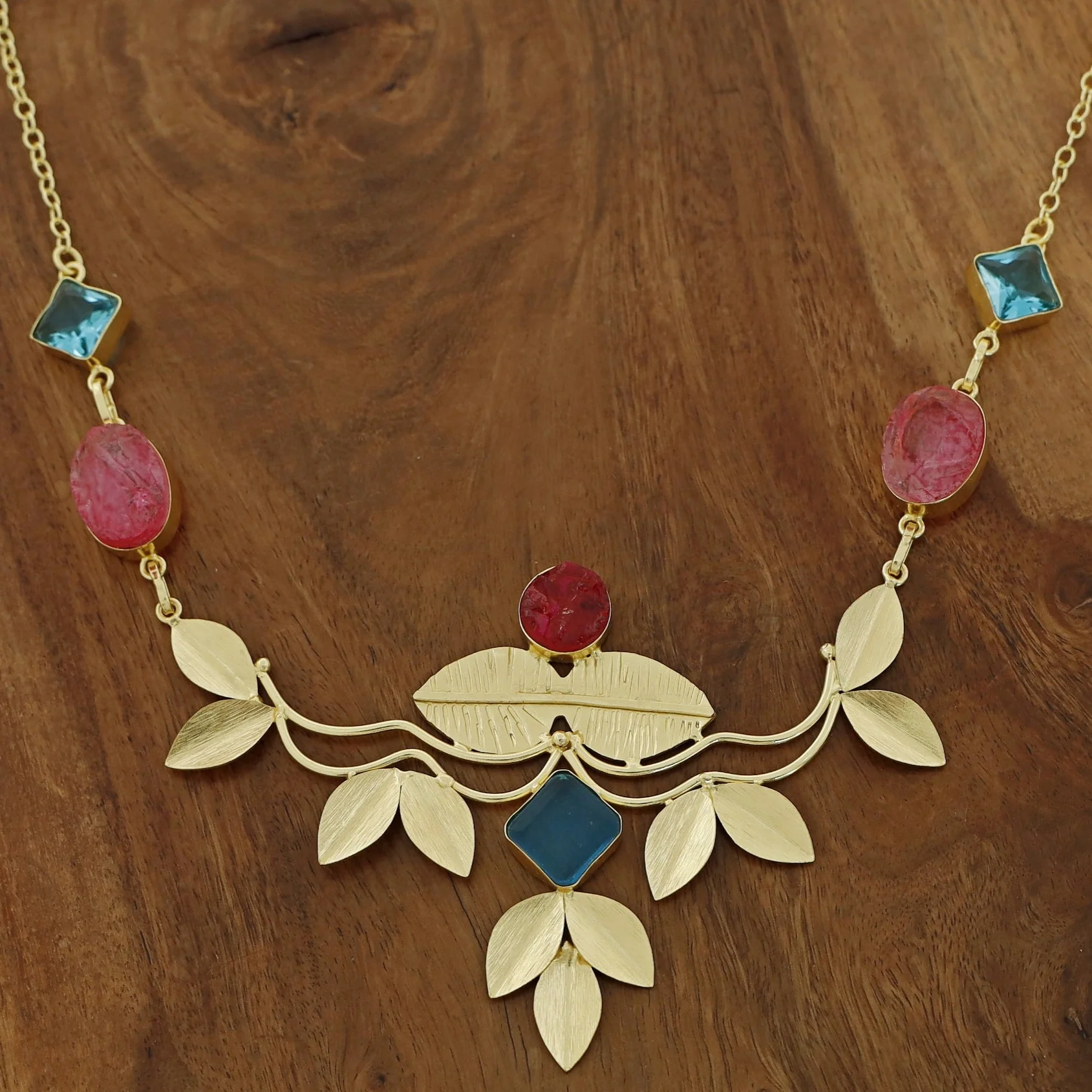 Golden Textured Leafy Dyed + Glossy Stone Neckpiece - Image 3