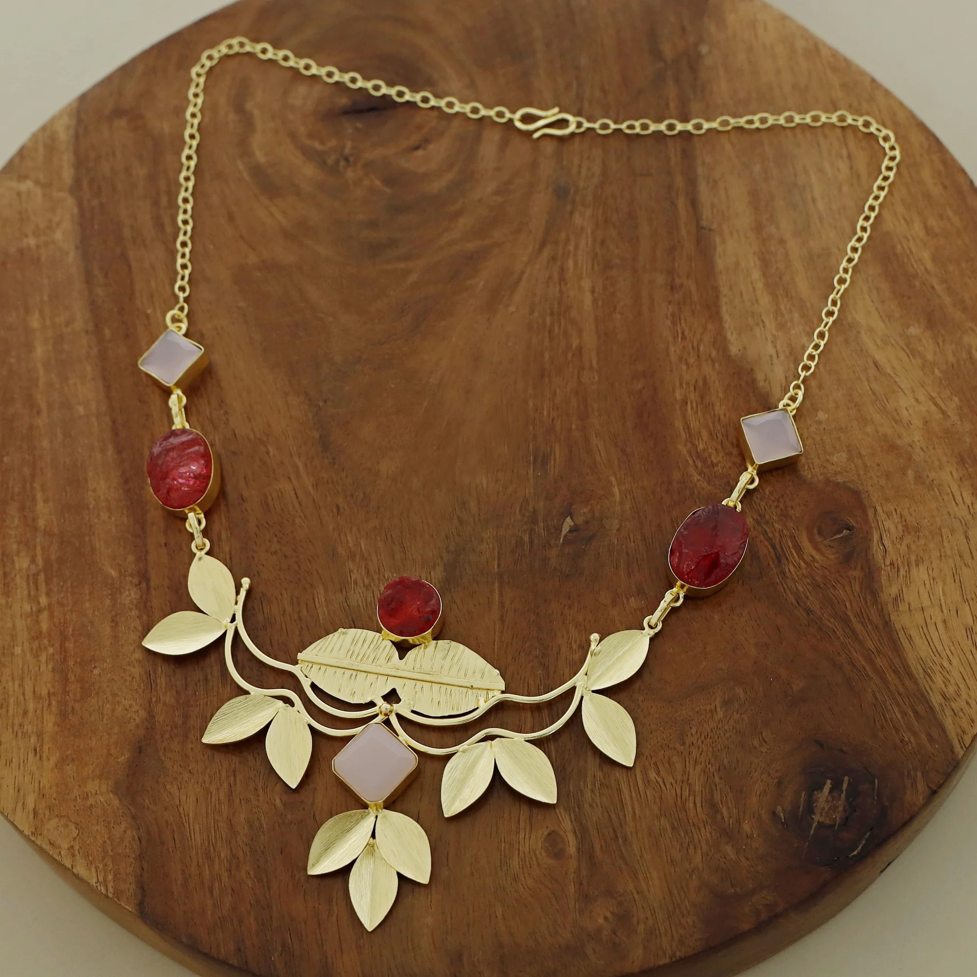 Golden Textured Leafy Dyed + Glossy Stone Neckpiece - Image 6