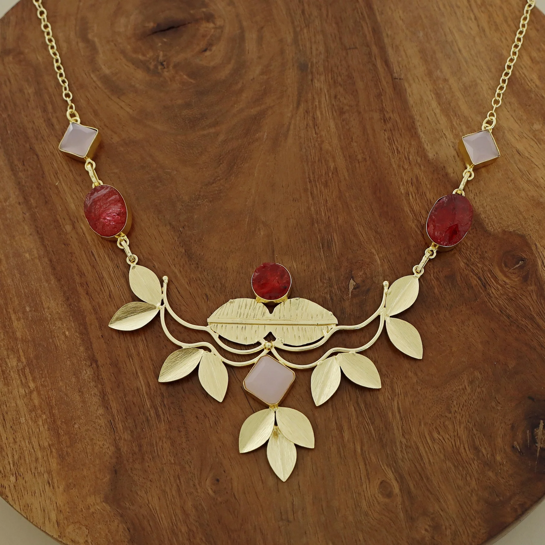 Golden Textured Leafy Dyed + Glossy Stone Neckpiece - Image 7