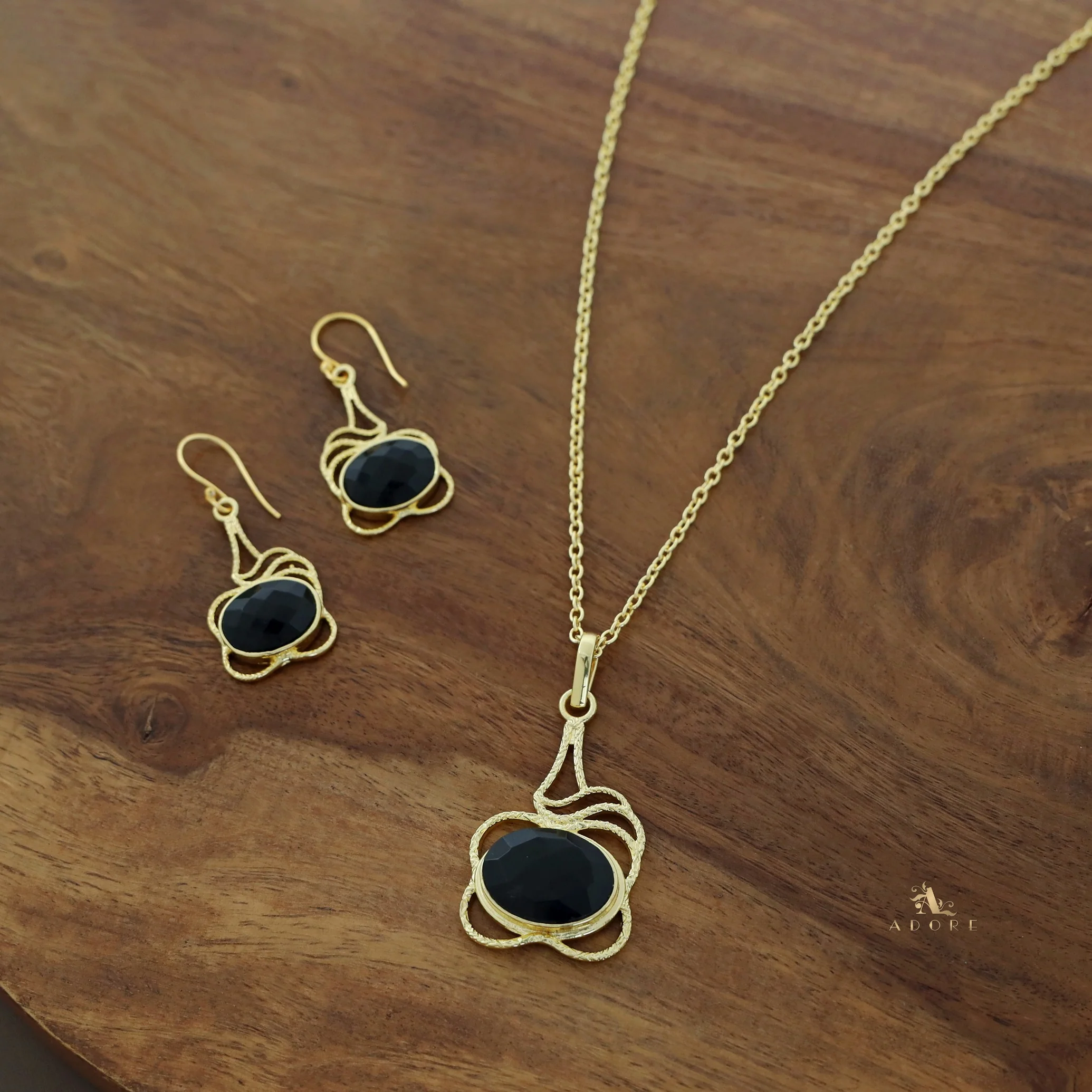 Golden Textured Oval Glossy Neckpiece With Drop - Image 3