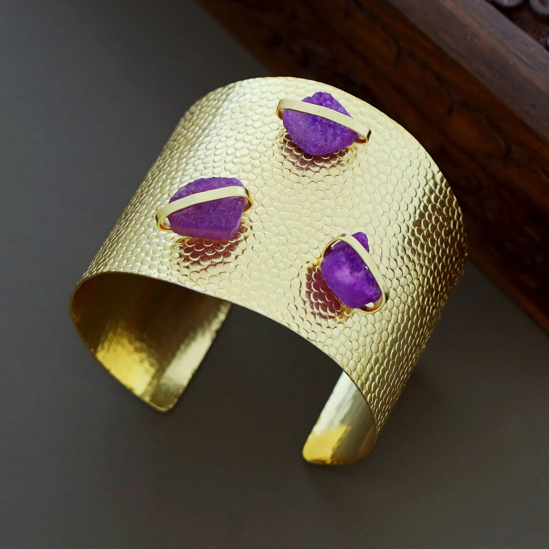 Golden Textured Tri Druzy Stone Hand Cuff - Image 10