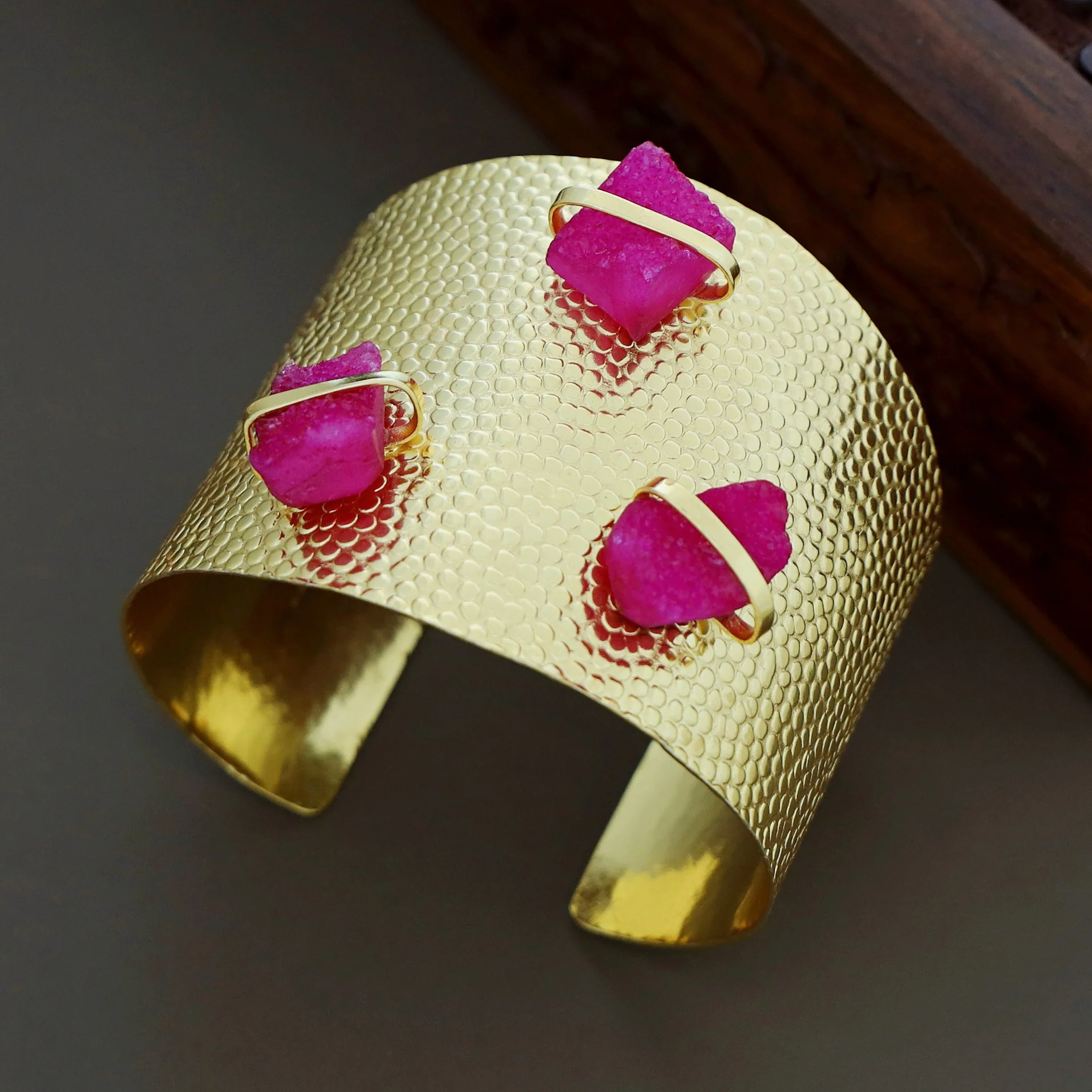 Golden Textured Tri Druzy Stone Hand Cuff - Image 5