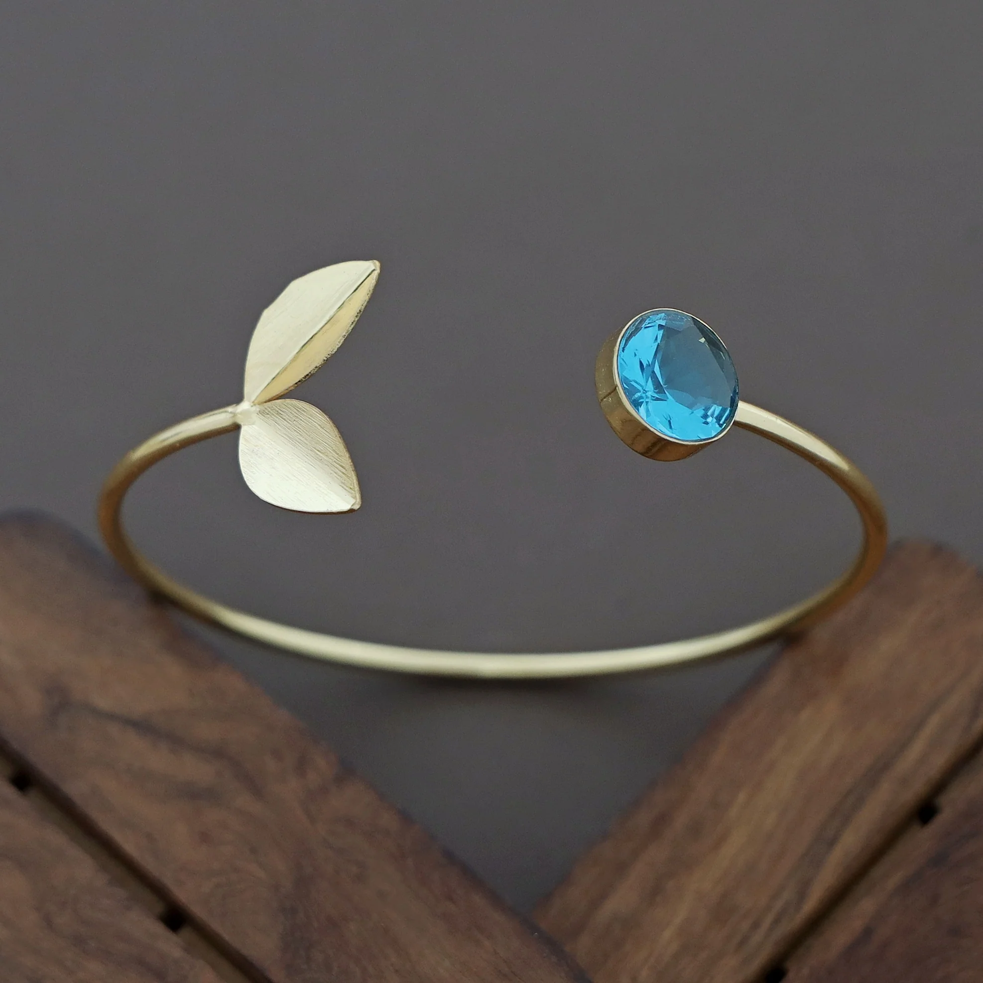 Golden Twin Fold Leafy Round Glossy Bangle - Image 11