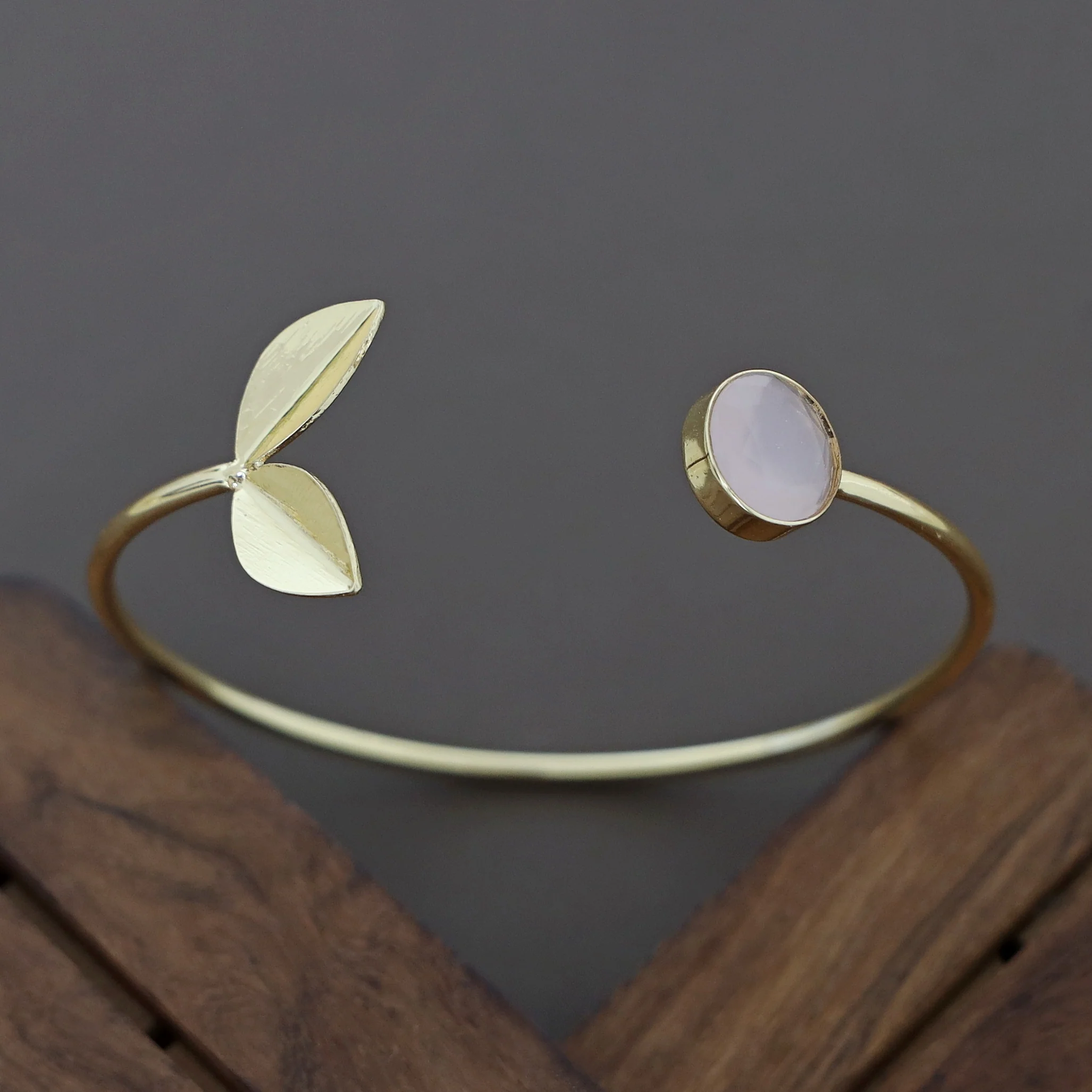 Golden Twin Fold Leafy Round Glossy Bangle - Image 12