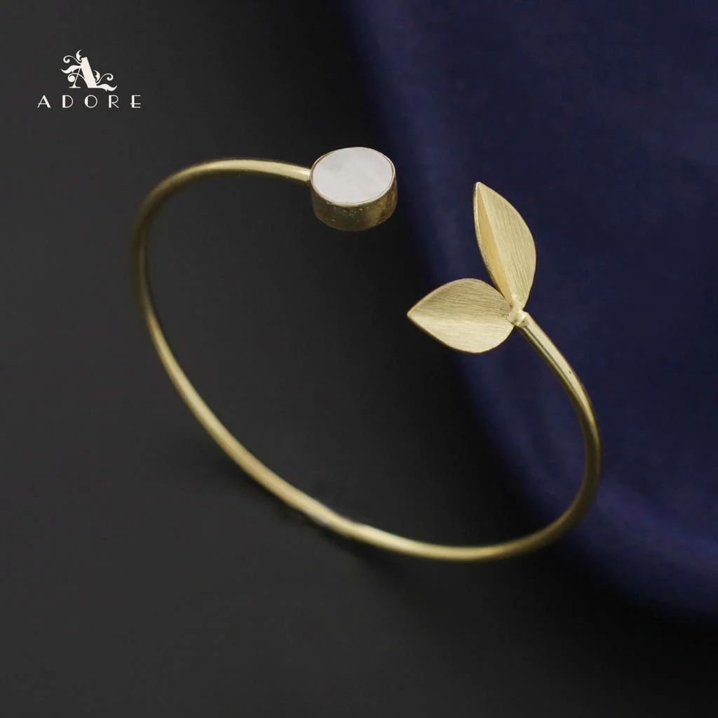 Golden Twin Fold Leafy Round Glossy Bangle - Image 2