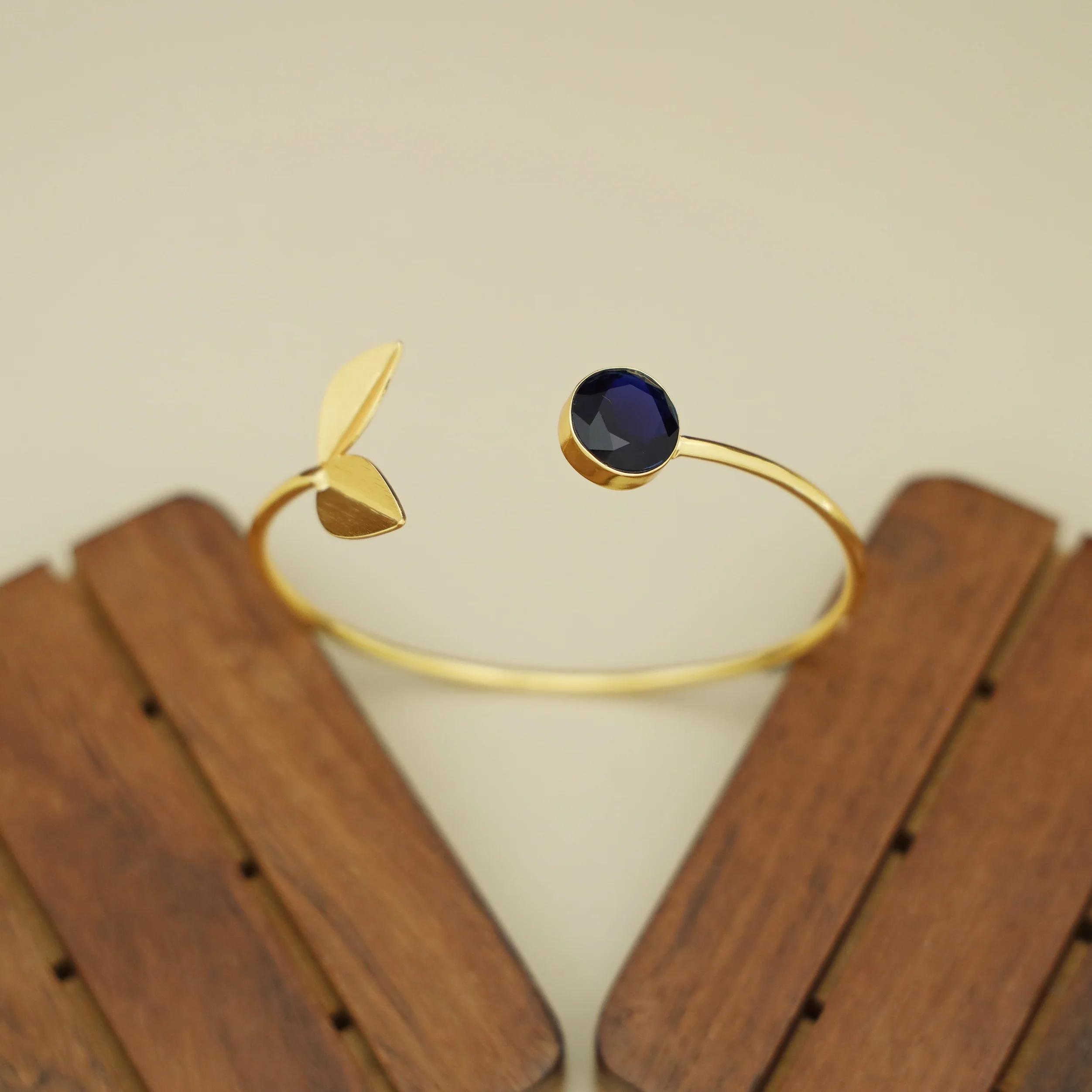 Golden Twin Fold Leafy Round Glossy Bangle - Image 22