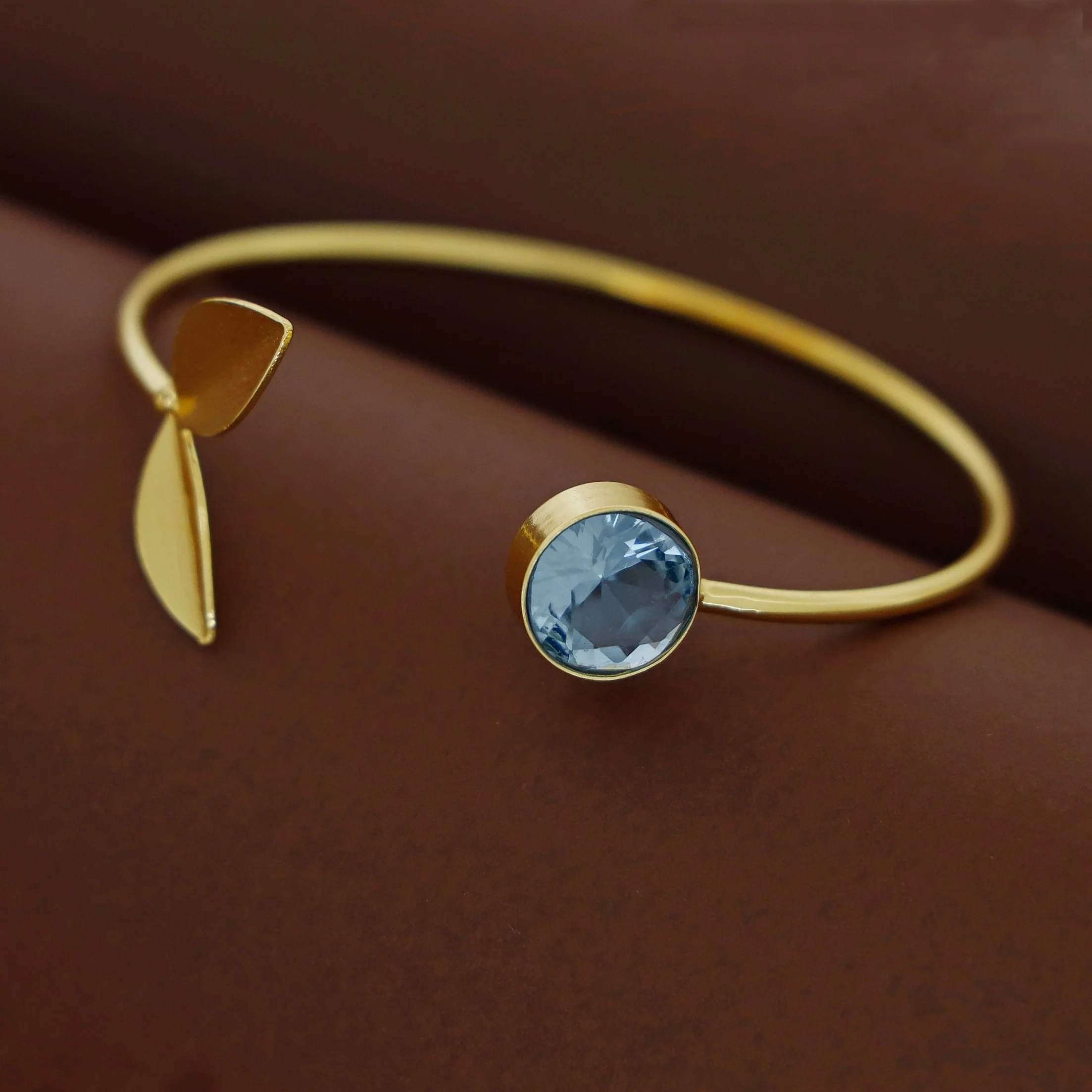 Golden Twin Fold Leafy Round Glossy Bangle - Image 5