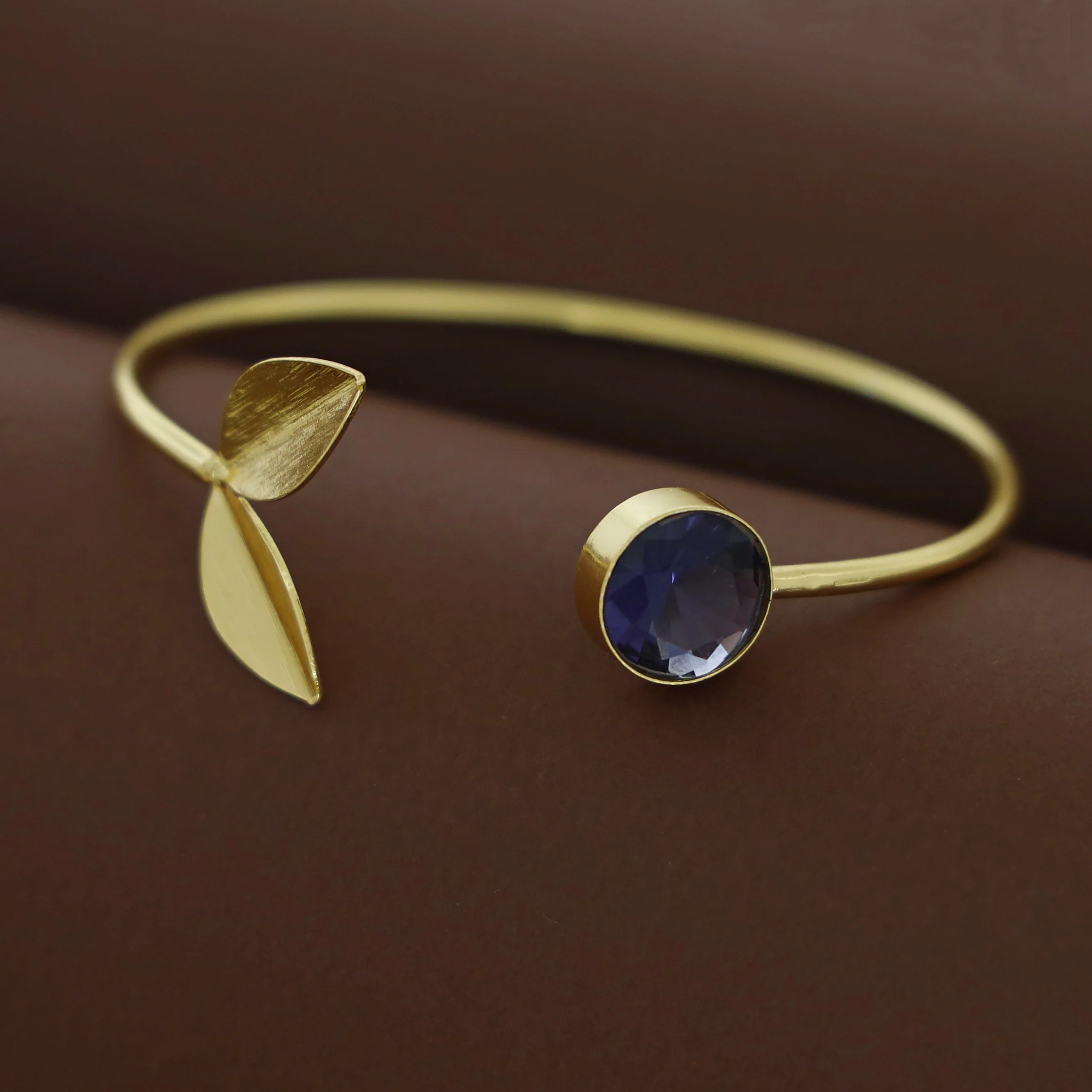 Golden Twin Fold Leafy Round Glossy Bangle - Image 6