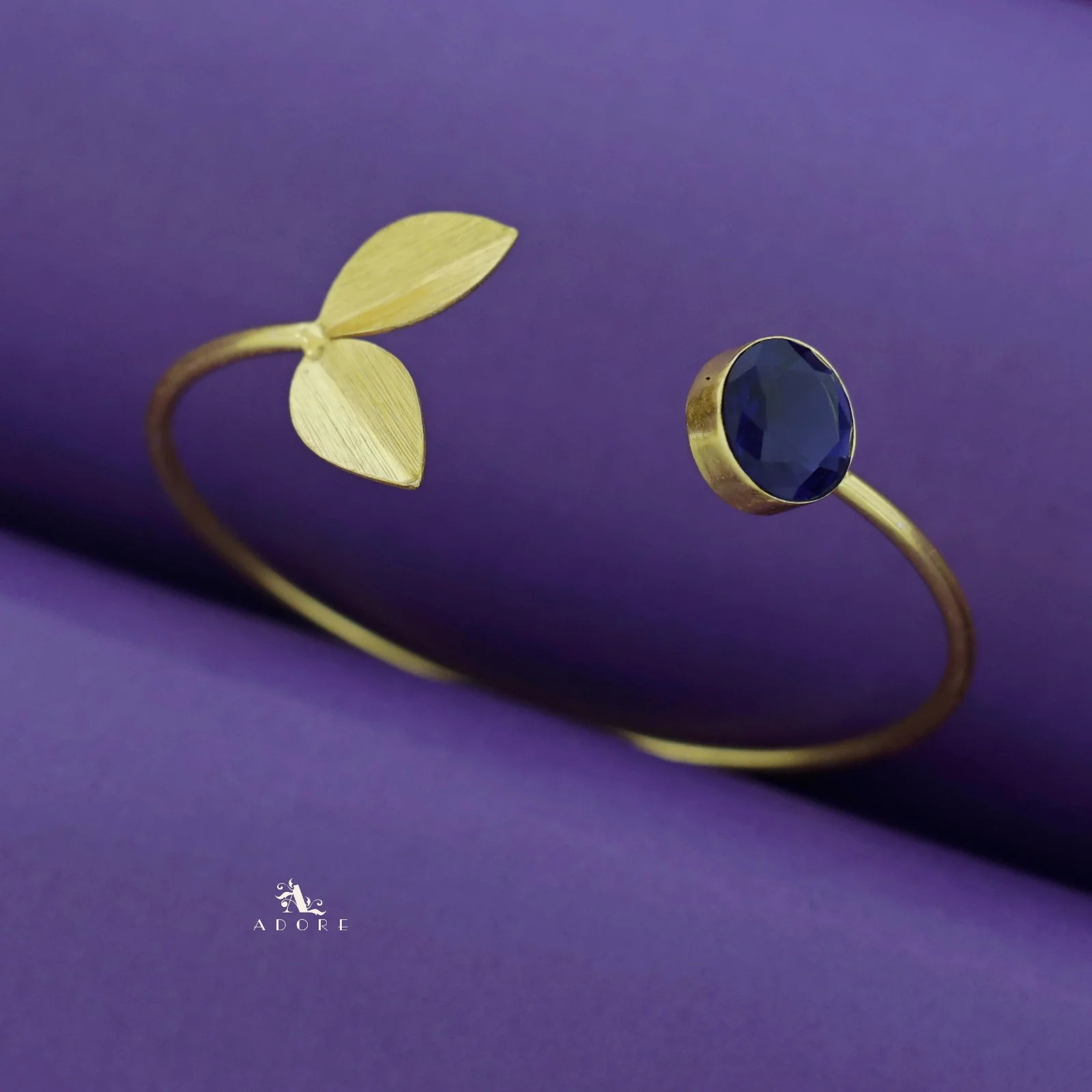 Golden Twin Fold Leafy Round Glossy Bangle - Image 8