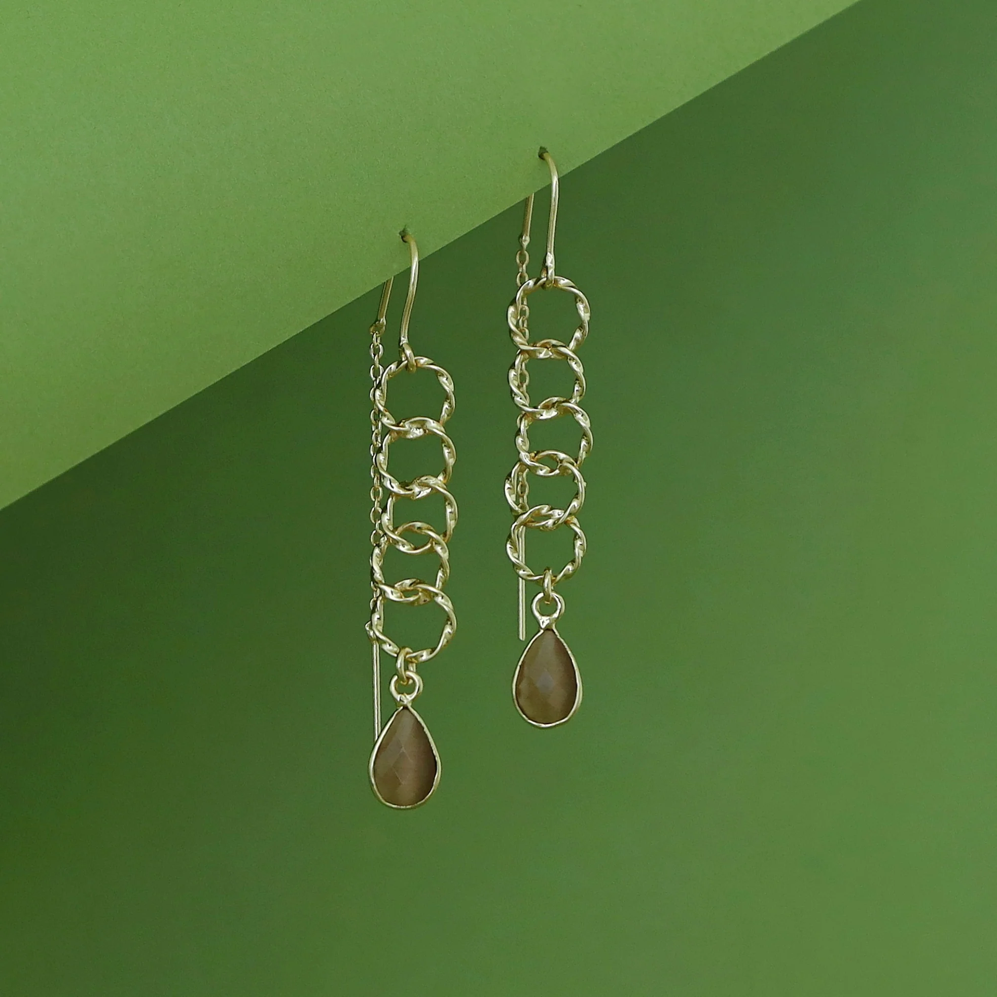 Golden Circle Glossy Drop Needle And Thread Earring - Image 10