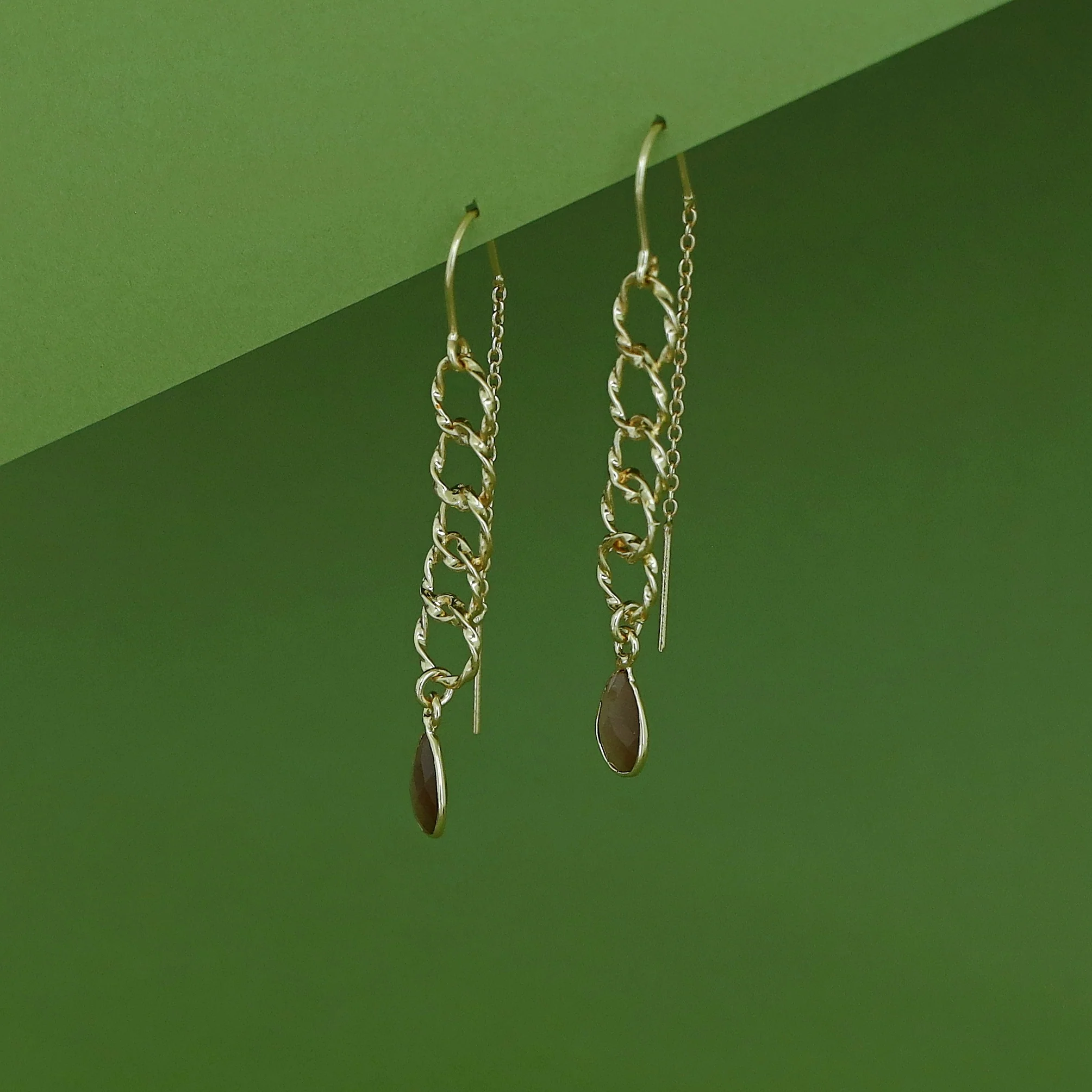 Golden Circle Glossy Drop Needle And Thread Earring - Image 11