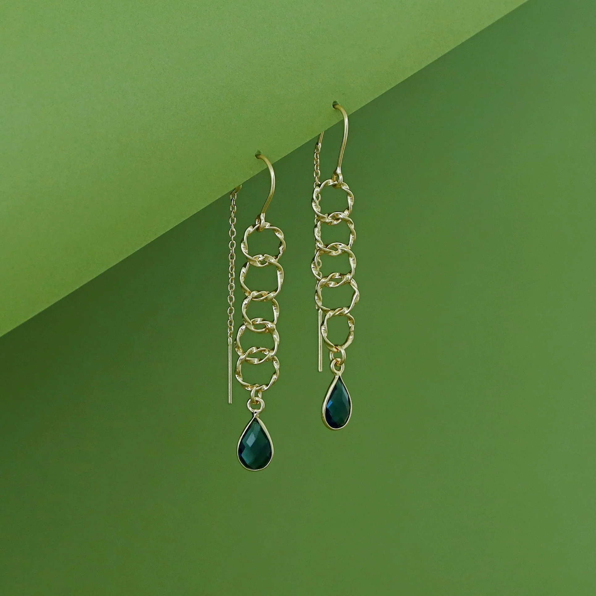 Golden Circle Glossy Drop Needle And Thread Earring - Image 4