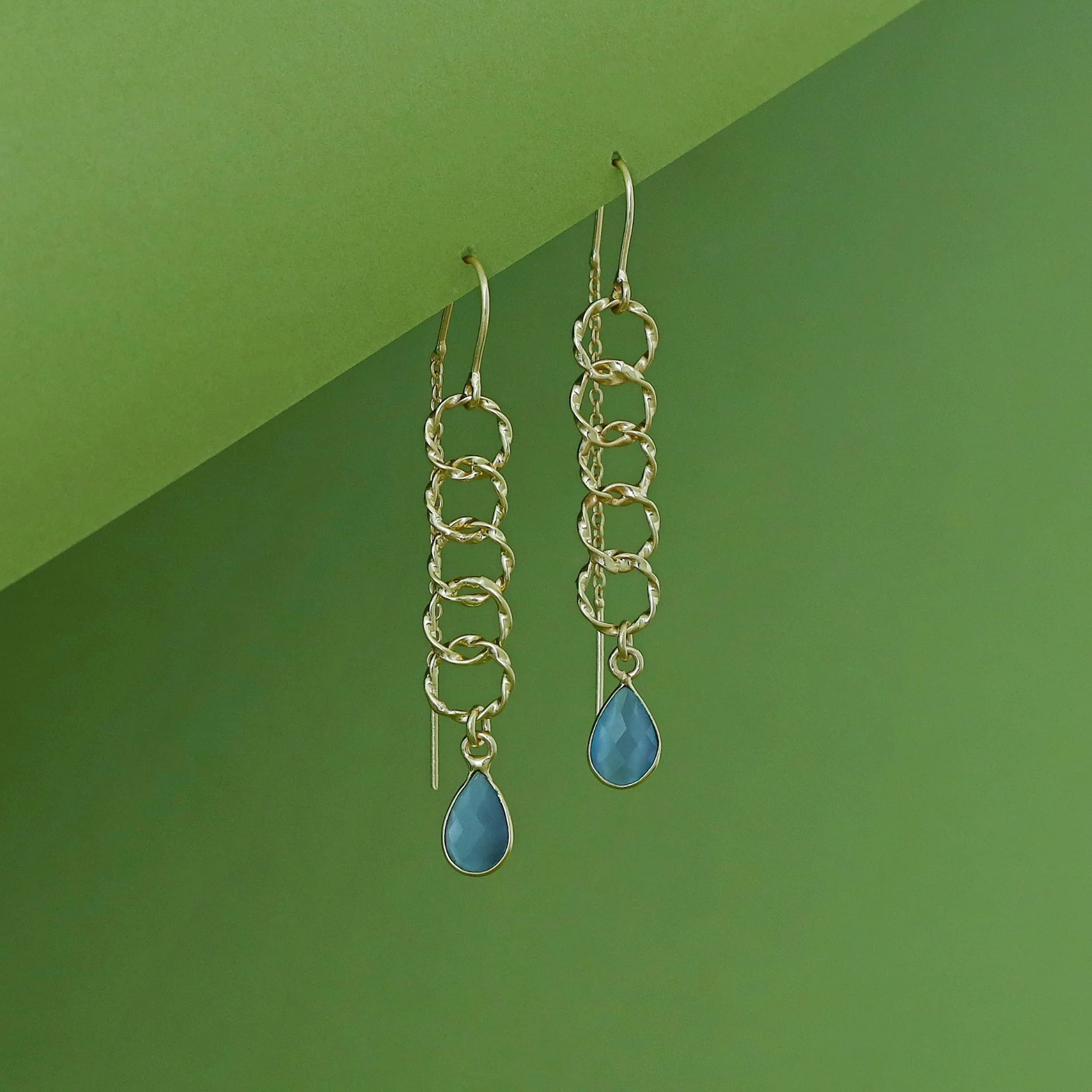 Golden Circle Glossy Drop Needle And Thread Earring - Image 5