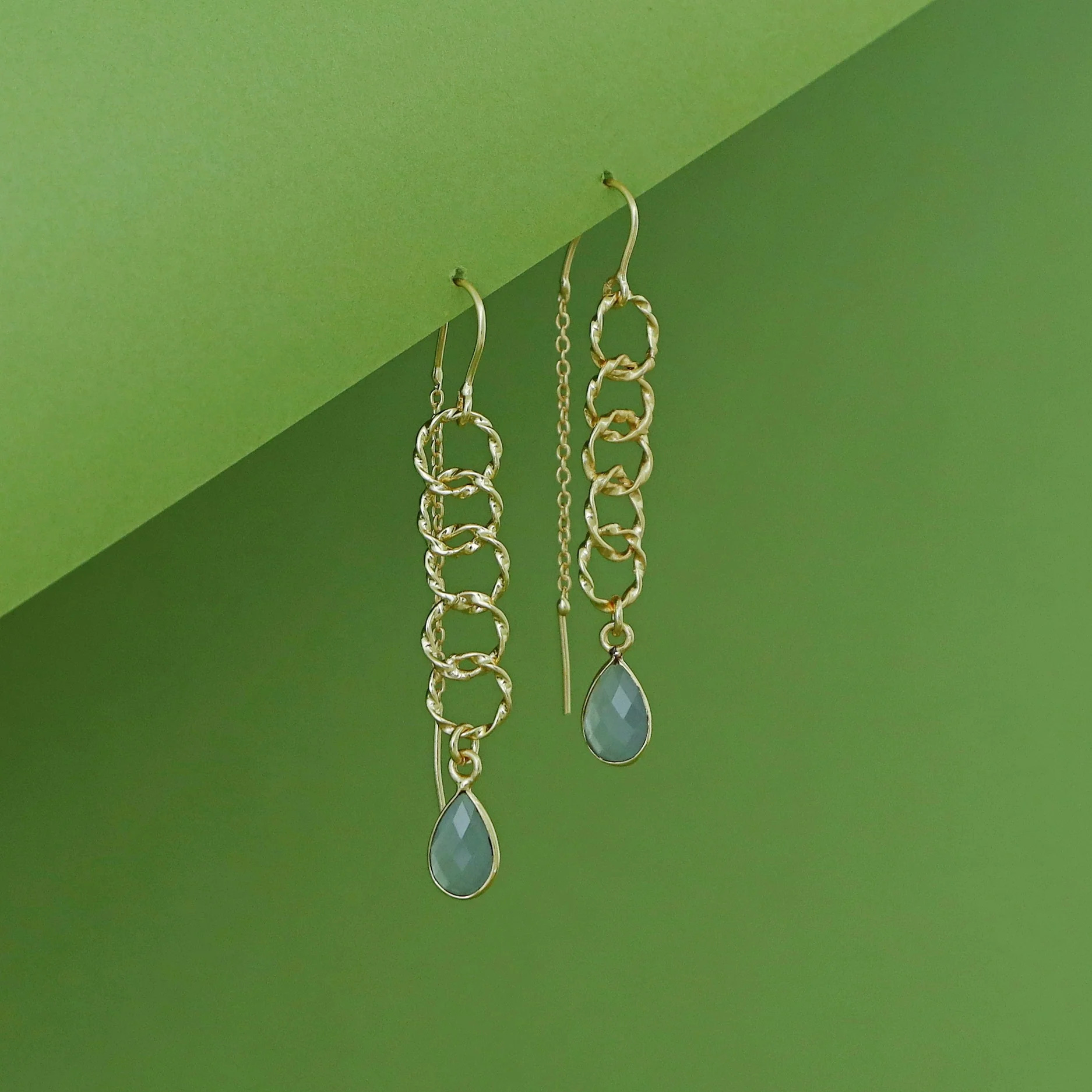 Golden Circle Glossy Drop Needle And Thread Earring - Image 6