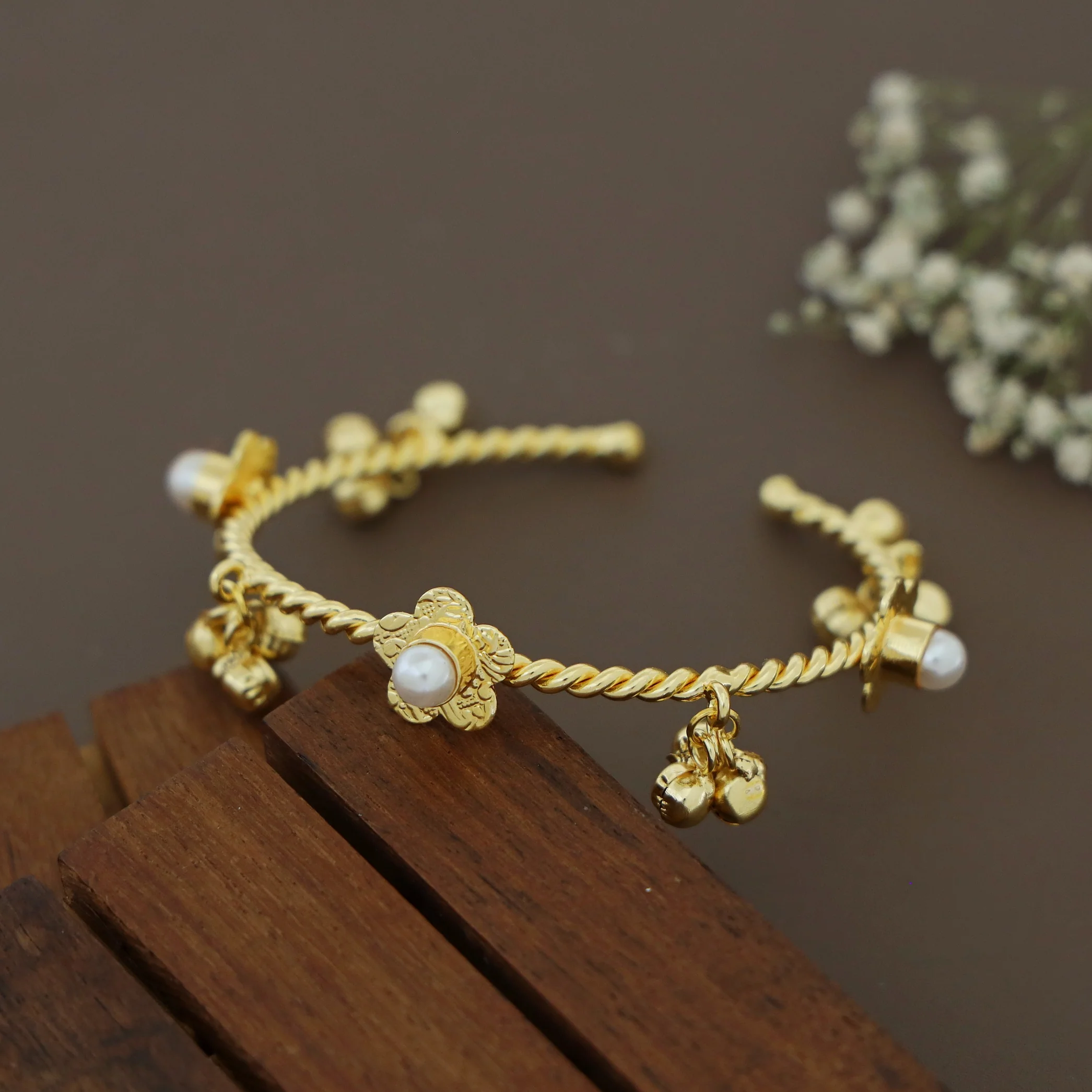 Golden Twisted Ghungroo Floral Pearl Glossy Bangle - Image 4