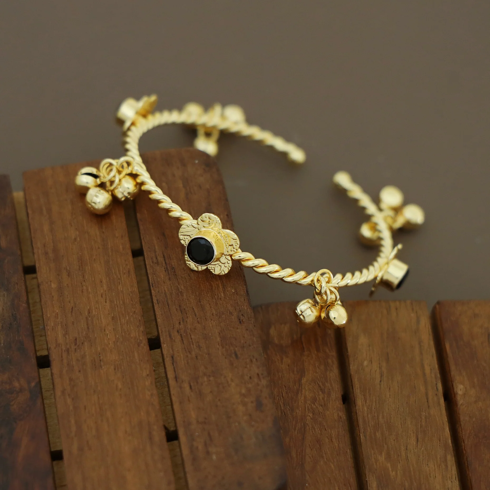 Golden Twisted Ghungroo Floral Pearl Glossy Bangle - Image 5