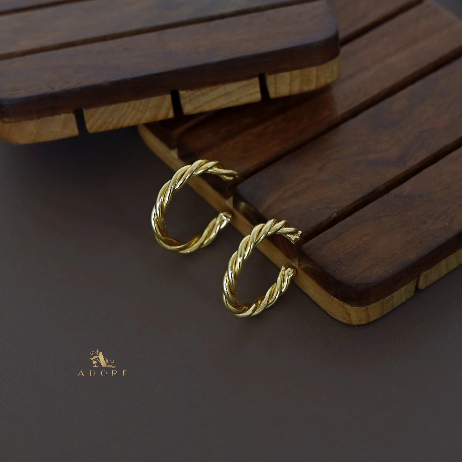 Golden Twisted Neckpiece With Hoop Earring - Image 2