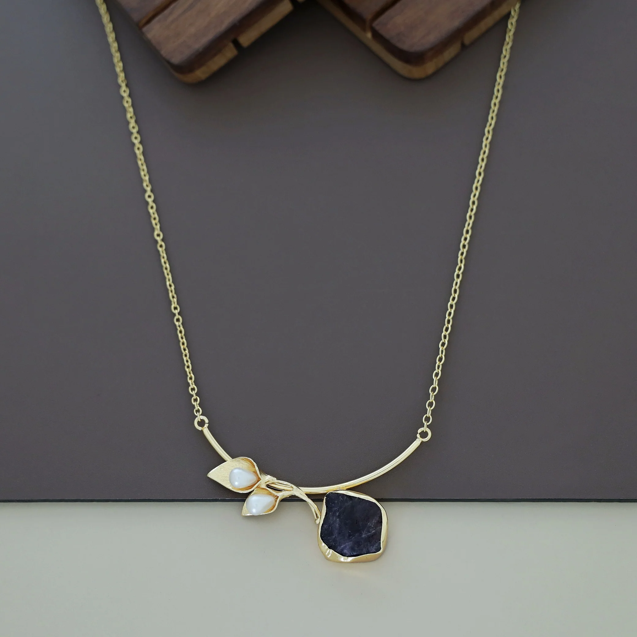 Golden Two Fold Leafy Pearl Raw Stone Neckpiece - Image 3