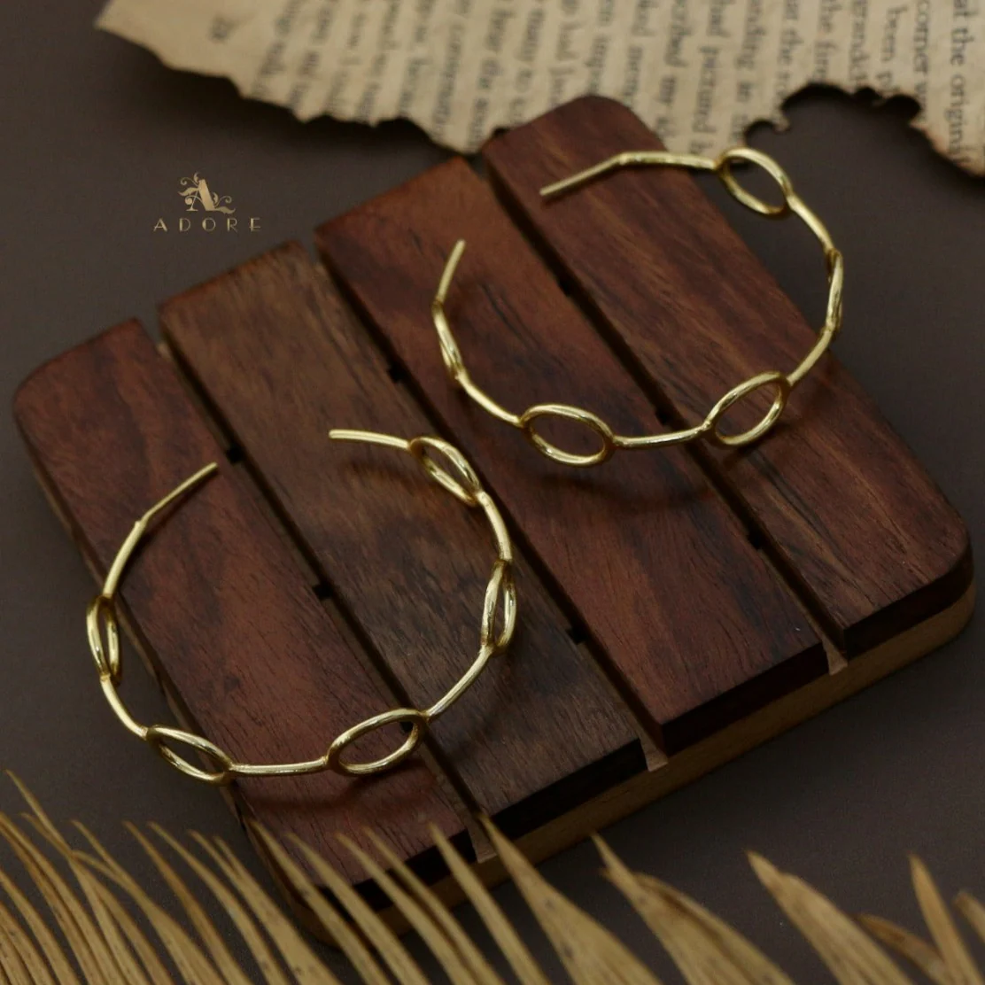 Golden Verna Oval Medium Earring - Image 4