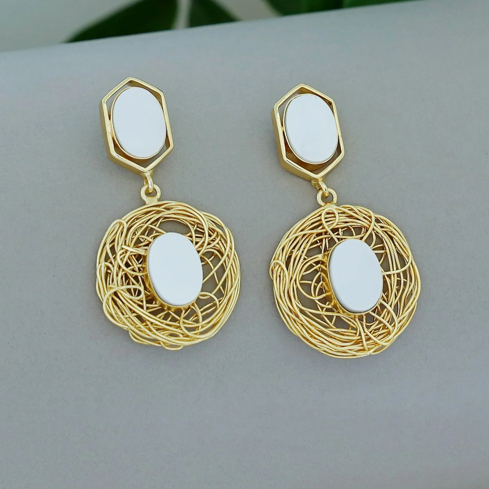 Golden Wired Dual Oval Glossy Stone Earring - Image 5