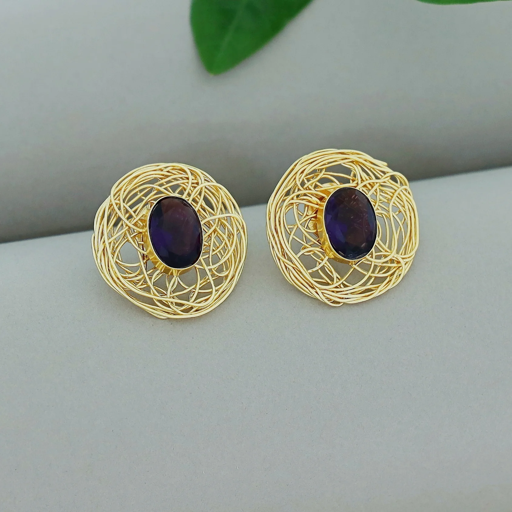 Golden Wired Oval Glossy Stone Earring - Image 3