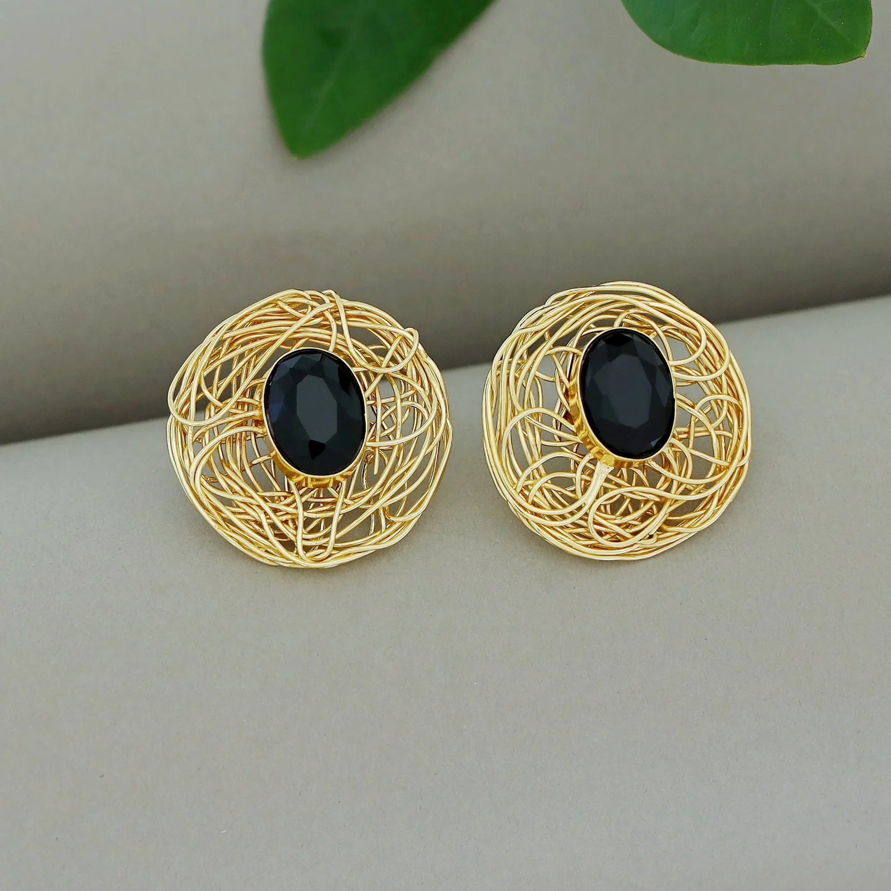 Golden Wired Oval Glossy Stone Earring - Image 4
