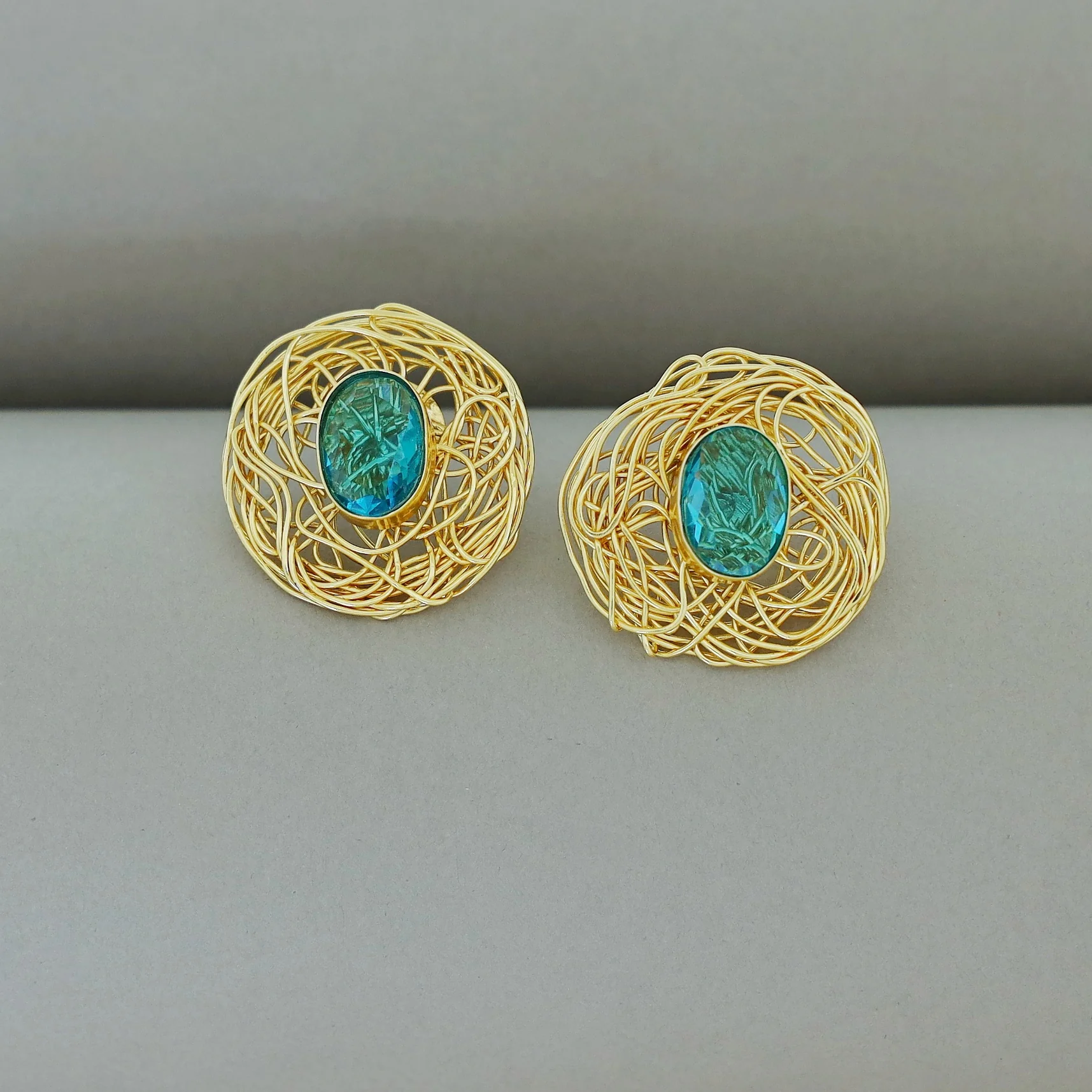 Golden Wired Oval Glossy Stone Earring - Image 5