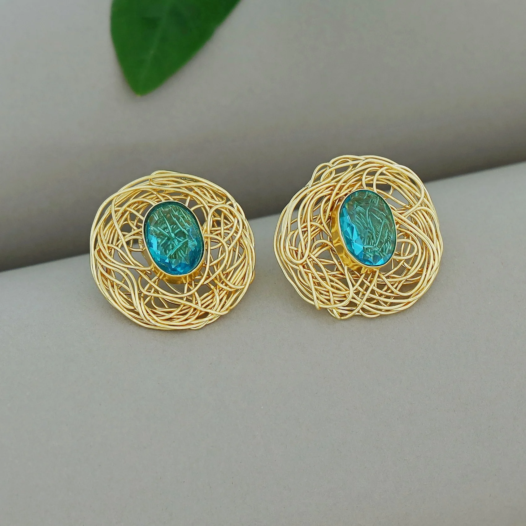 Golden Wired Oval Glossy Stone Earring - Image 8