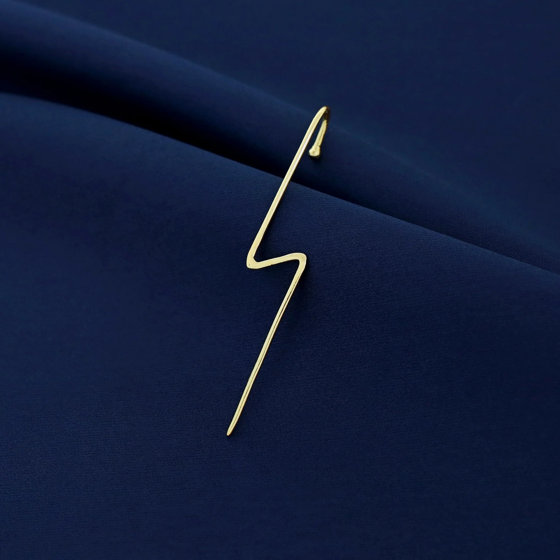Golden Zig Zag Ear-Cuff (Single piece) - Image 3