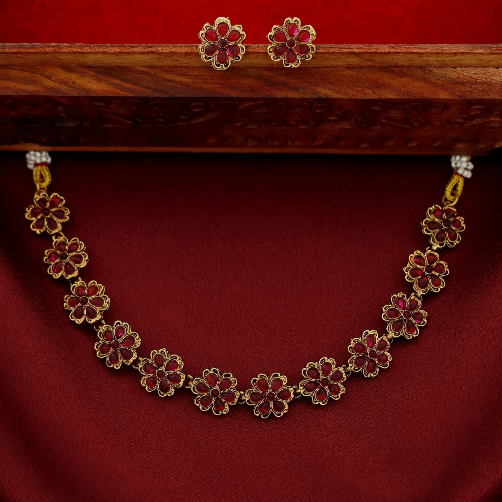Gyanika Floral Short Neckpiece With Stud - Image 3