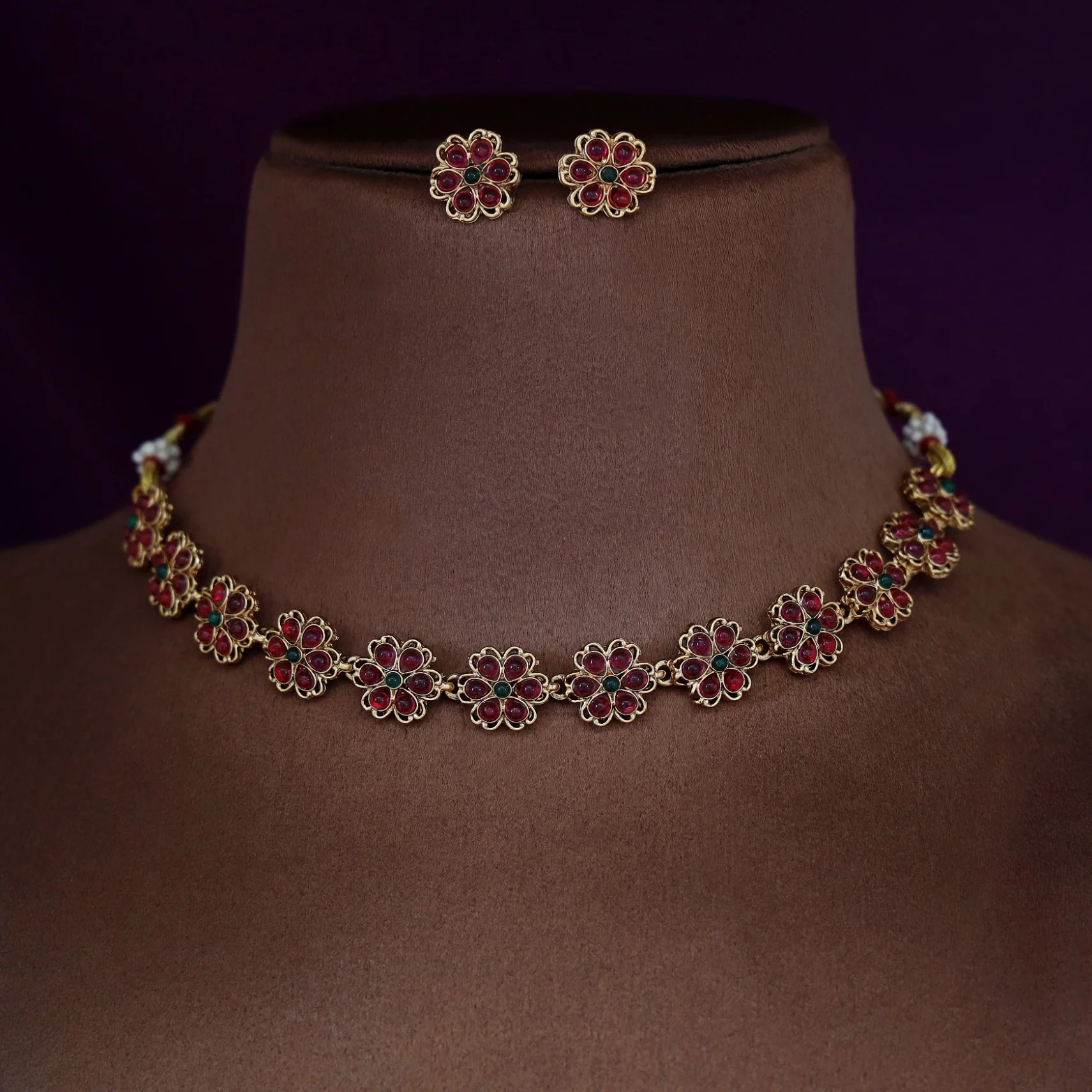 Gyanika Floral Short Neckpiece With Stud - Image 4