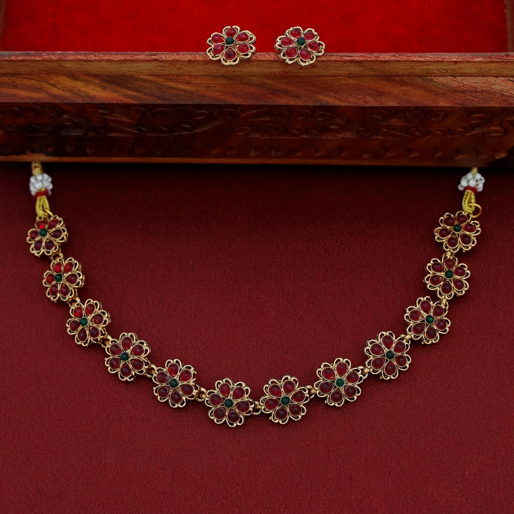 Gyanika Floral Short Neckpiece With Stud - Image 5