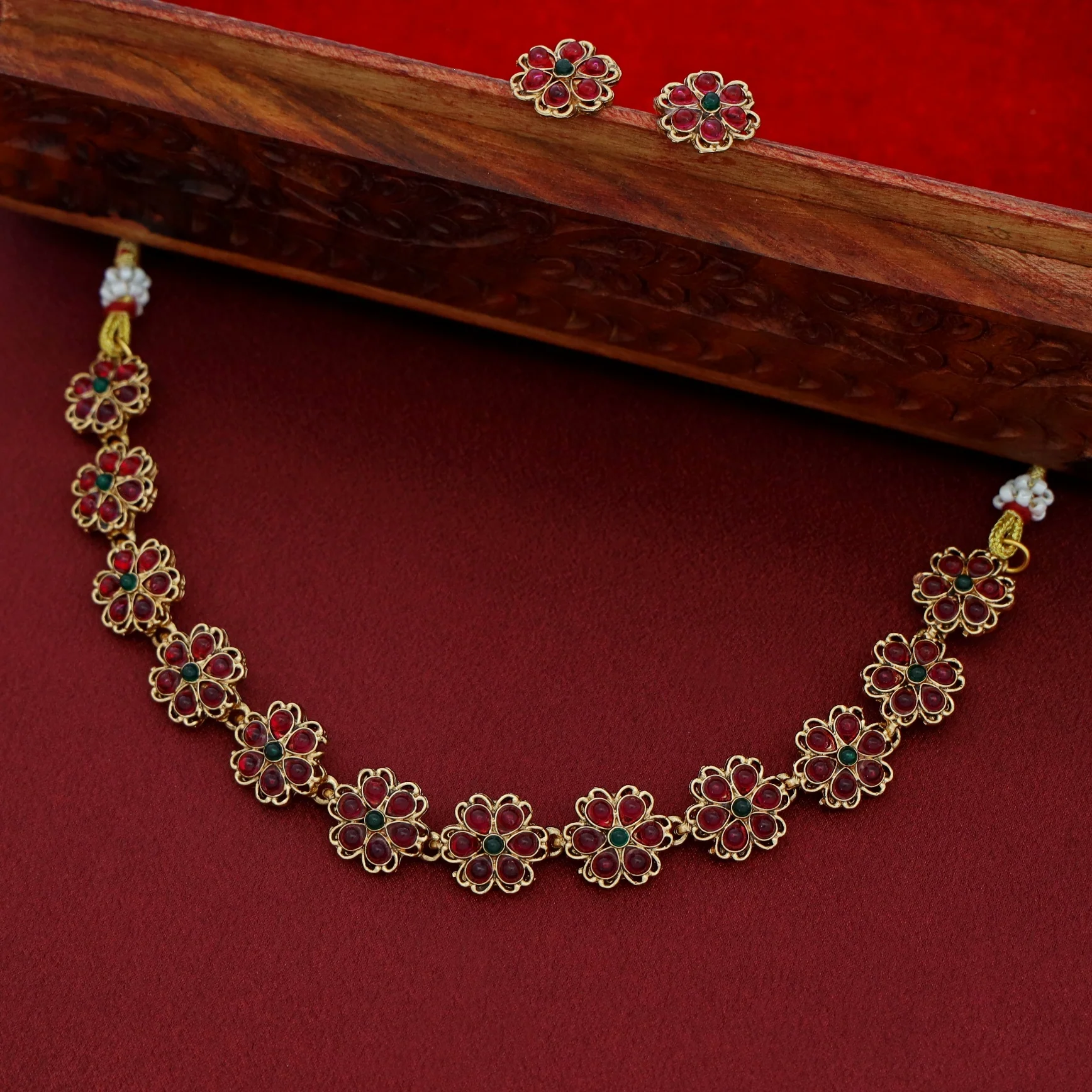 Gyanika Floral Short Neckpiece With Stud - Image 6
