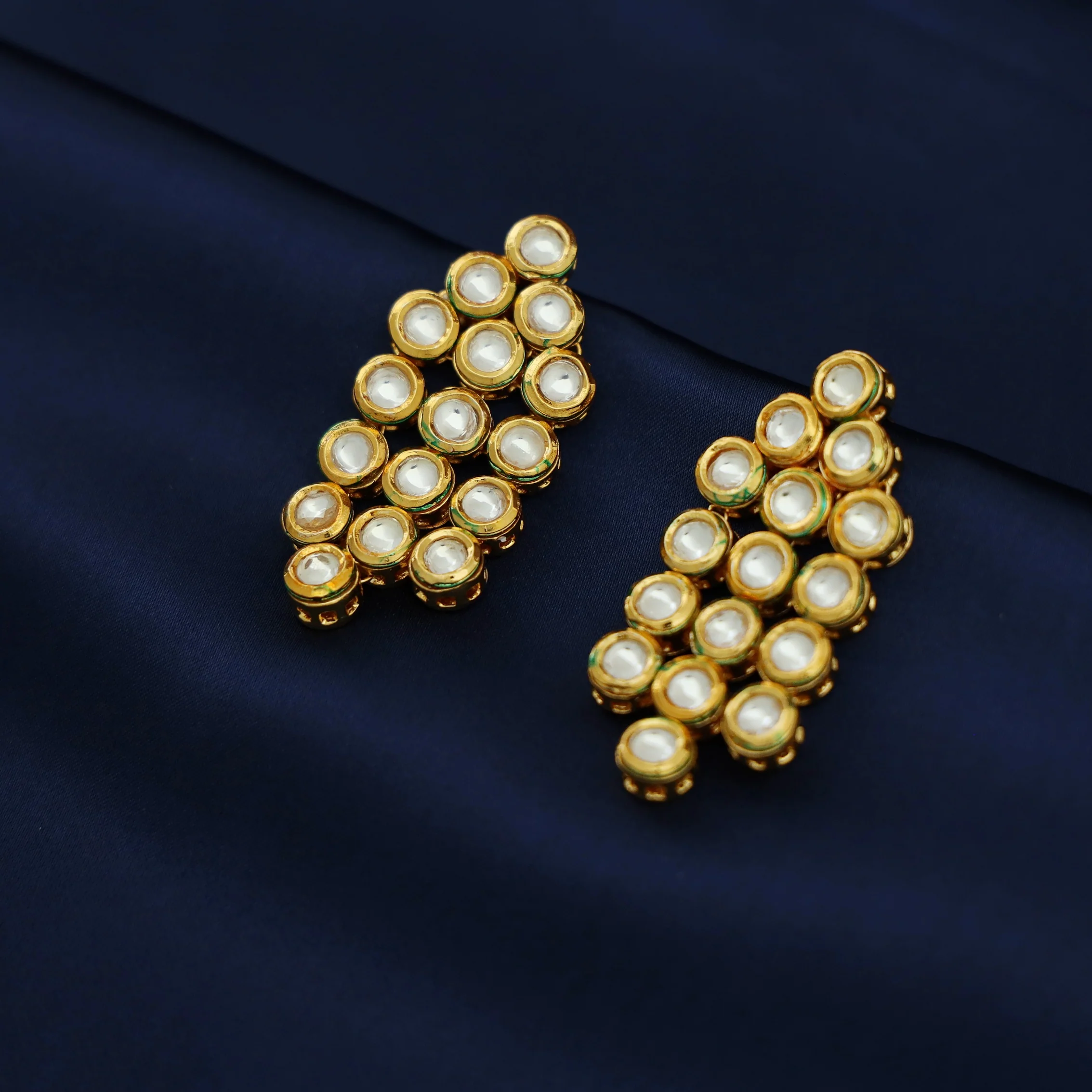 Haafiza Round Kundan Earring - Image 4