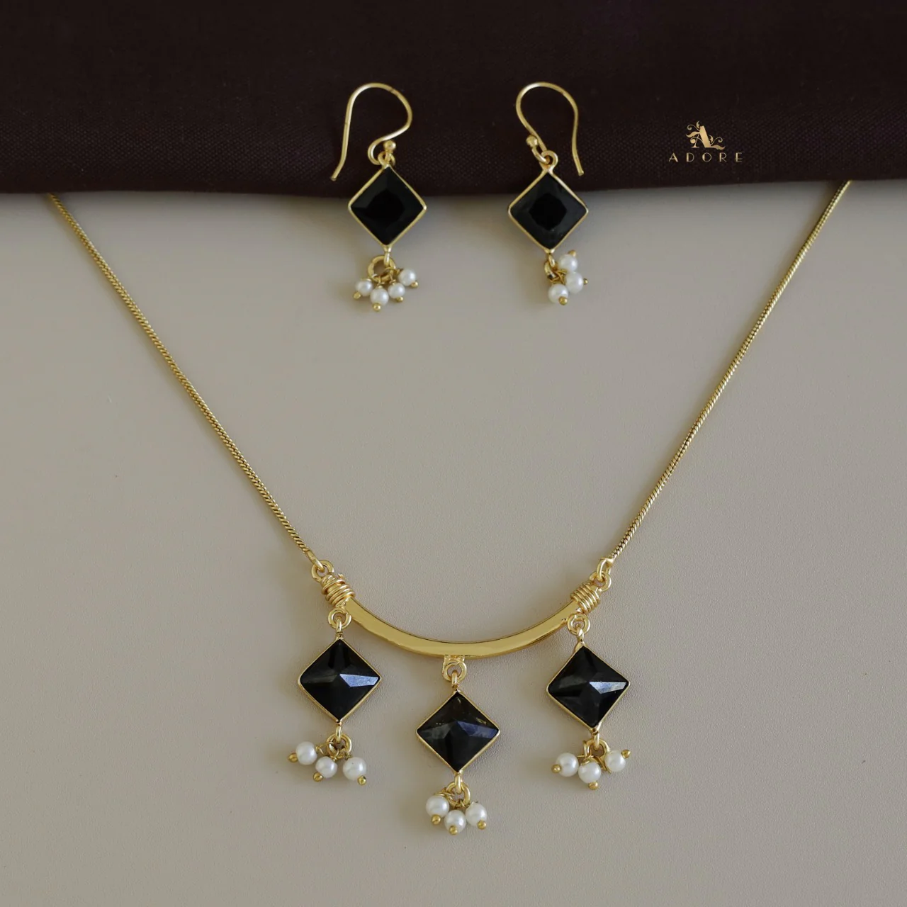 Haily Glossy Diamond Pearl Neckpiece With Drop - Image 10