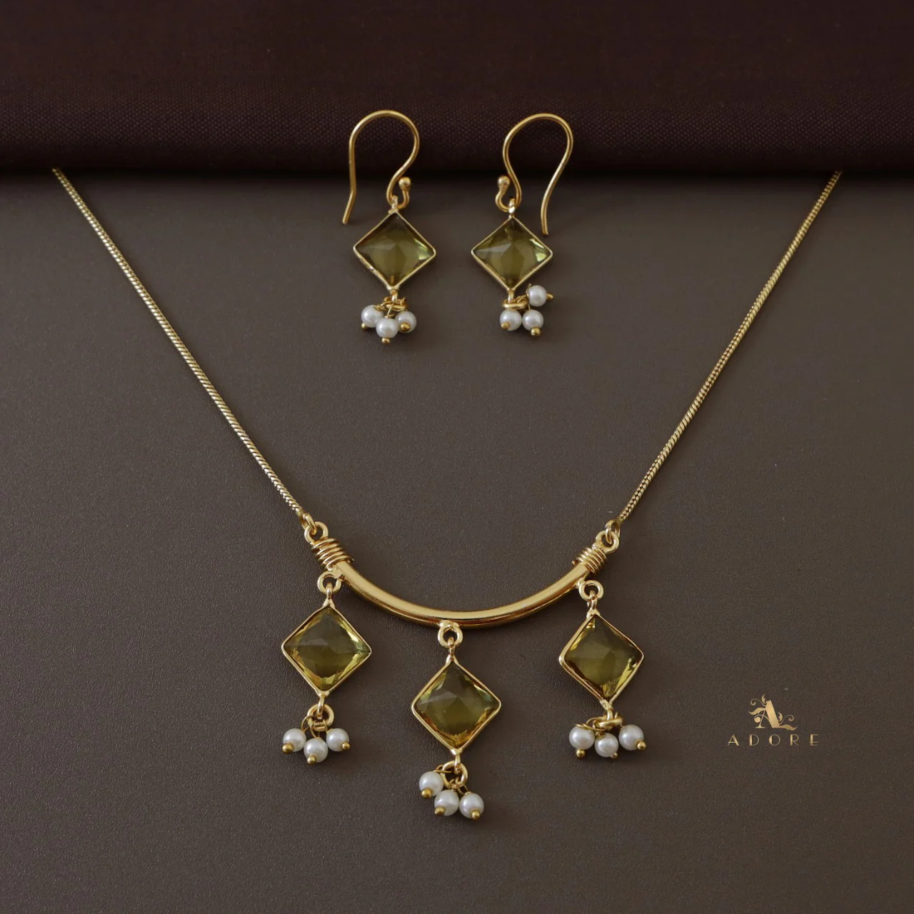 Haily Glossy Diamond Pearl Neckpiece With Drop - Image 11
