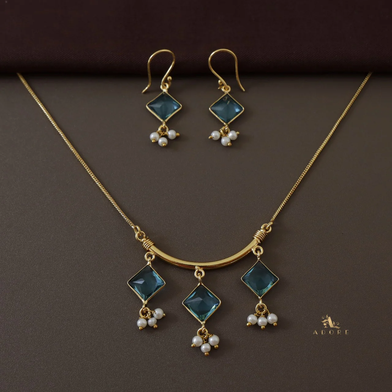Haily Glossy Diamond Pearl Neckpiece With Drop - Image 14