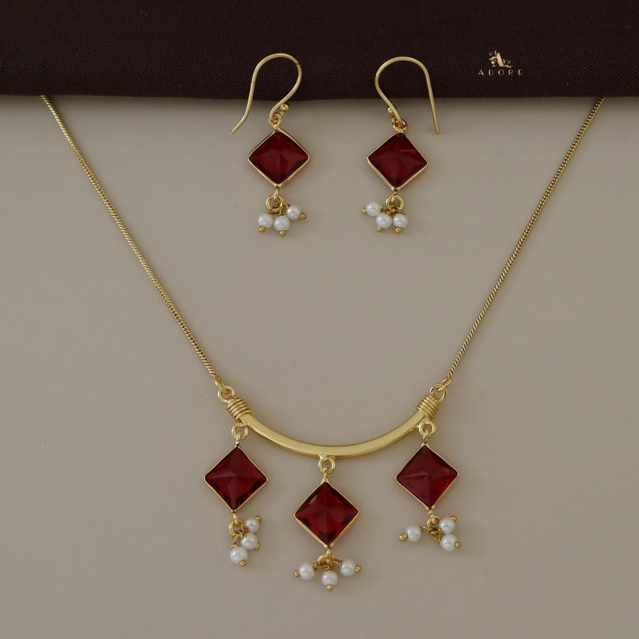 Haily Glossy Diamond Pearl Neckpiece With Drop - Image 3